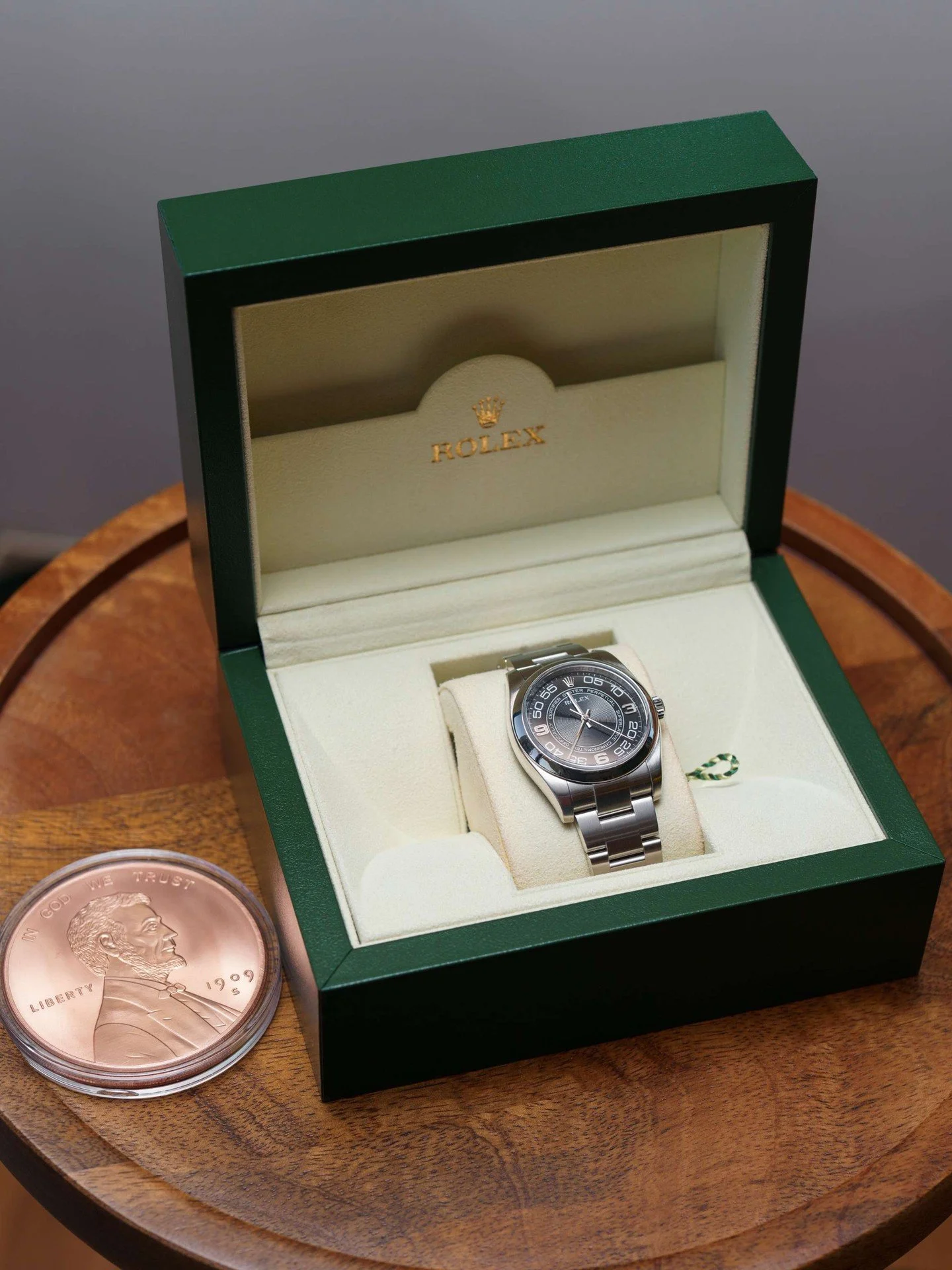 Pennies on the table. Heavyweights in the box. The quiet details always speak the loudest.

Got an item and aren't quite sure of its value? Contact us today and let us take a look.