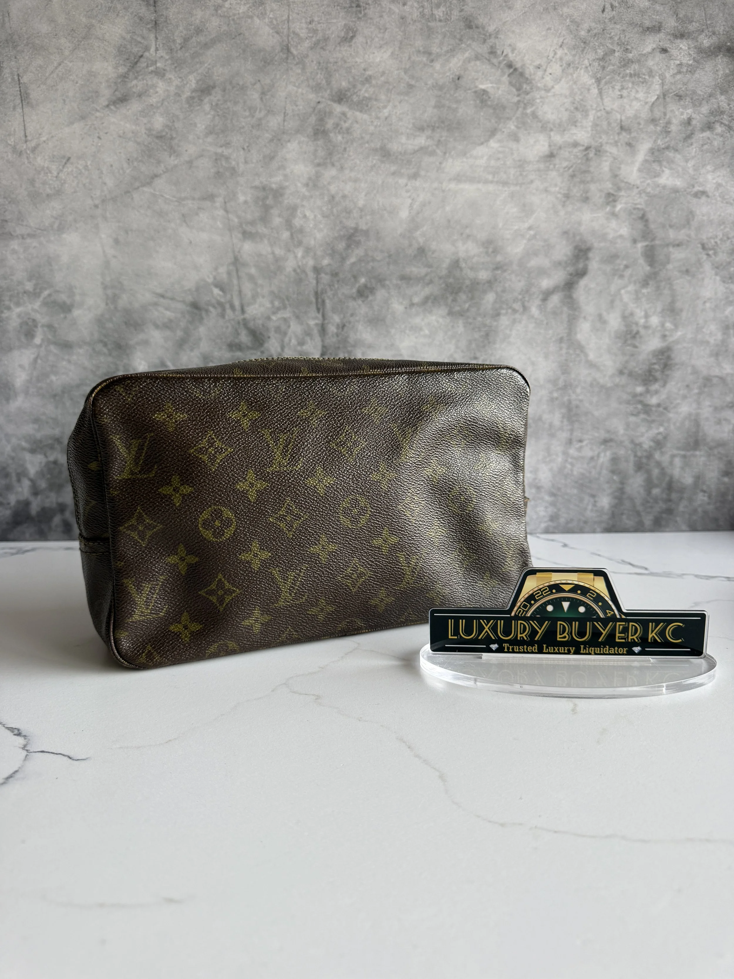 Louis Vuitton Trousse Toilette 28