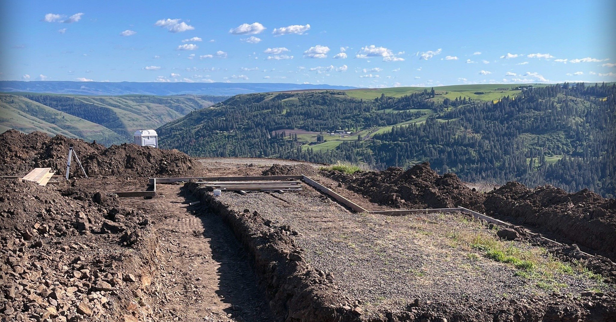 The views from this new custom home are STUNNING! 😲 Contact us today to get started on your dream home! #palouse #bellavista #dreamhome