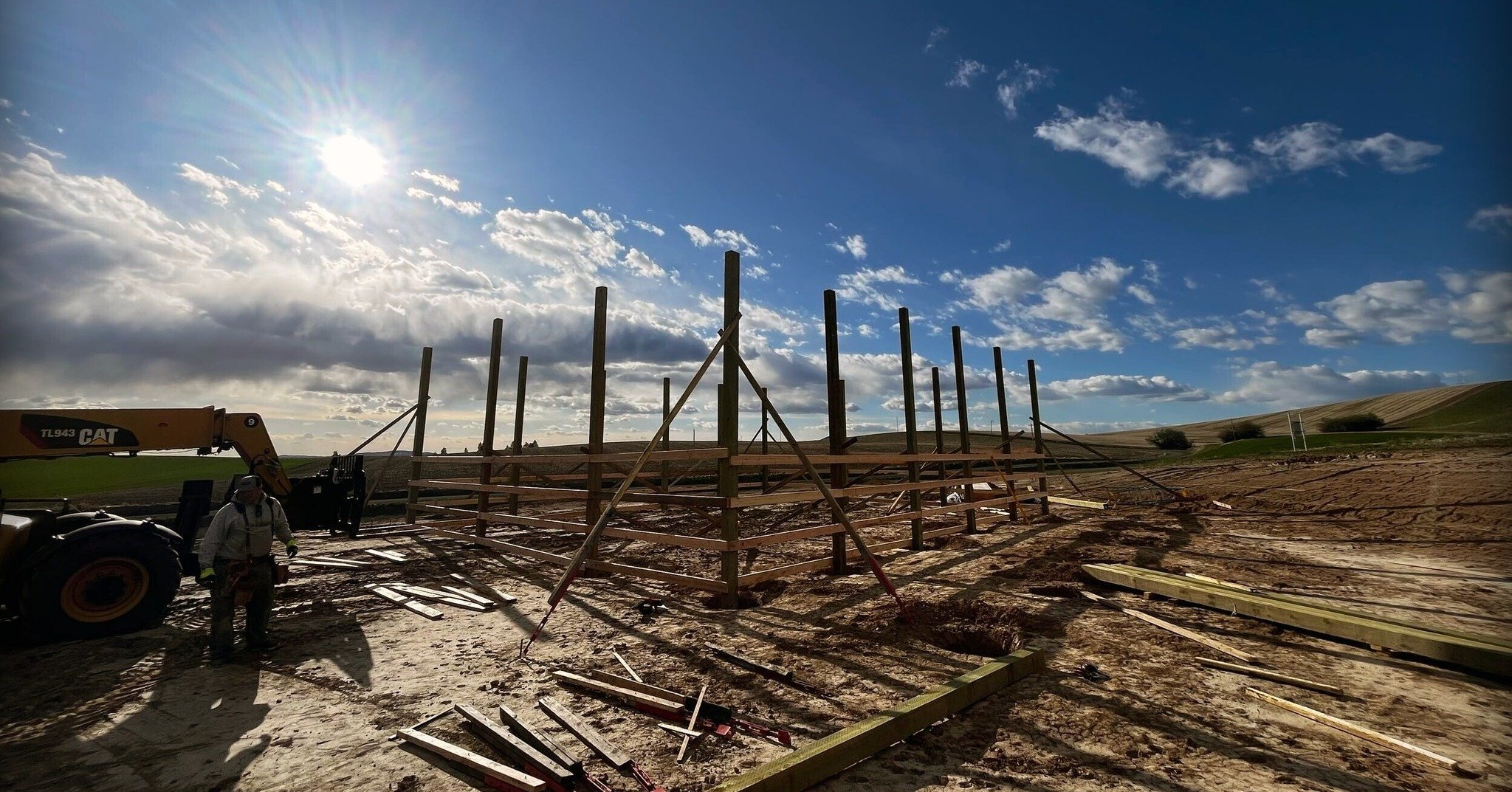 It's going to be a BUSY summer for this crew! 🏡 Get in contact now to get on our schedule! 🏠 #newconstruction #houses #polebarn #palouse