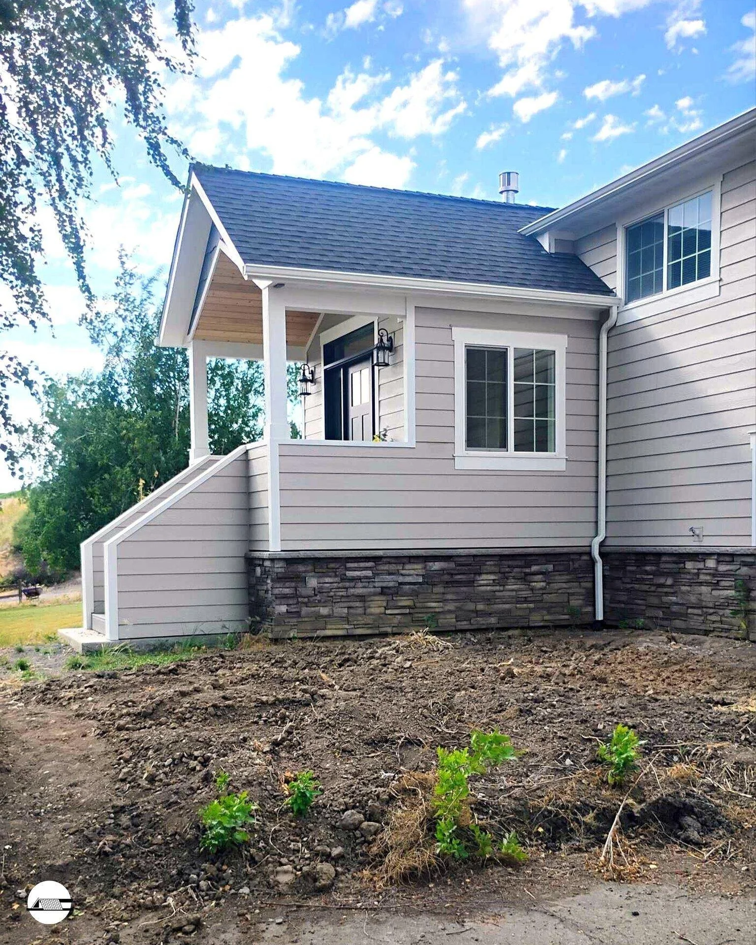 A fantastic little entryway addition and siding work! 🥰 #siding #remodel #addition