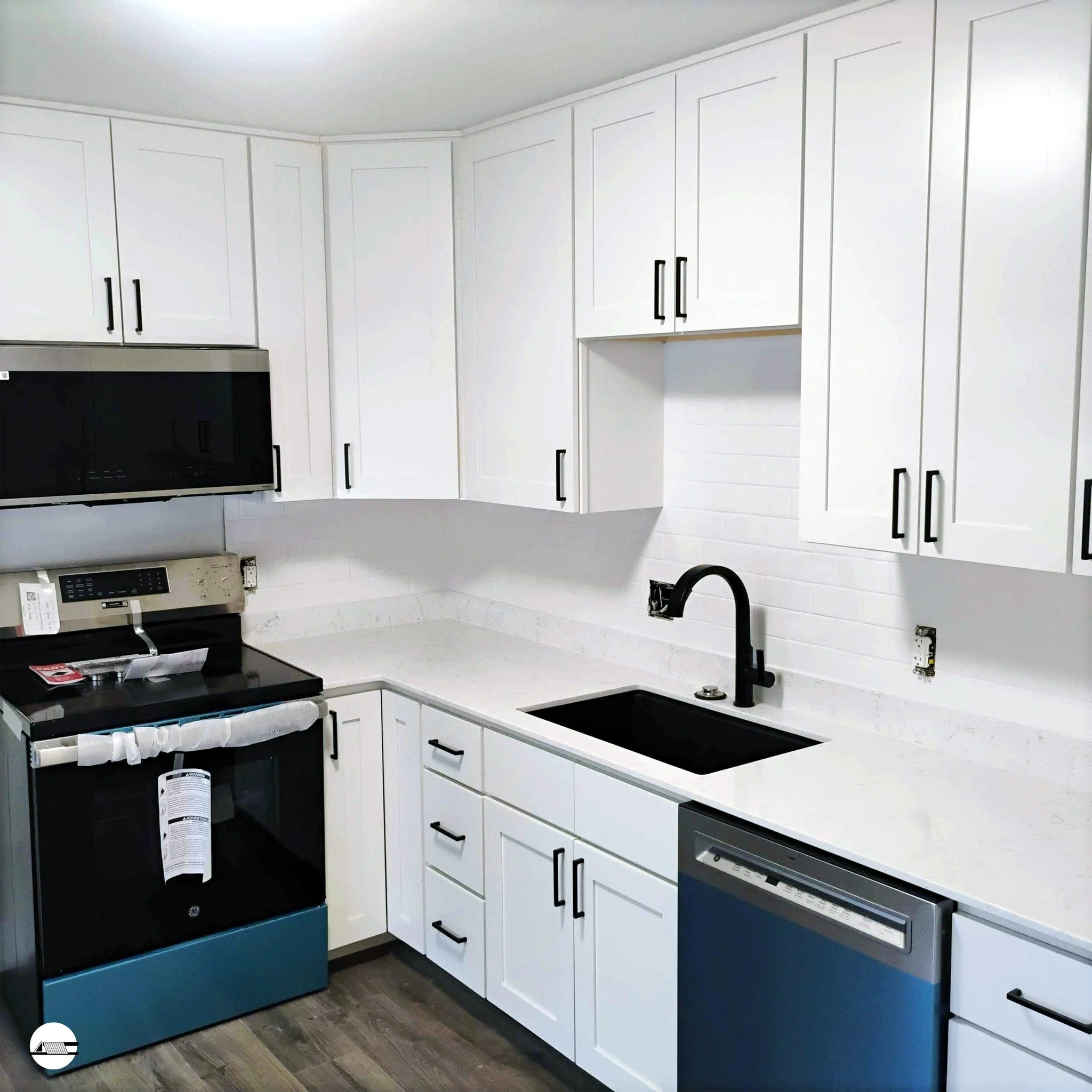 This top and bottom rental needed two kitchen remodels and our crew came through with these beautiful modern masterpieces! 😁 #kitchenremodel 

Check out some of our other kitchens here 👇
https://www.straightlineconstructionllc.com/photo-gallery-kit