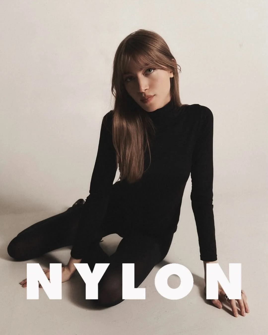 Featured in NYLON, Alexa Dark opens up about her global upbringing, creative evolution, and how she&rsquo;s redefining dark pop as a singer, songwriter, and DJ in NYC and beyond✨🤍 

@alexaadark @nylonmag