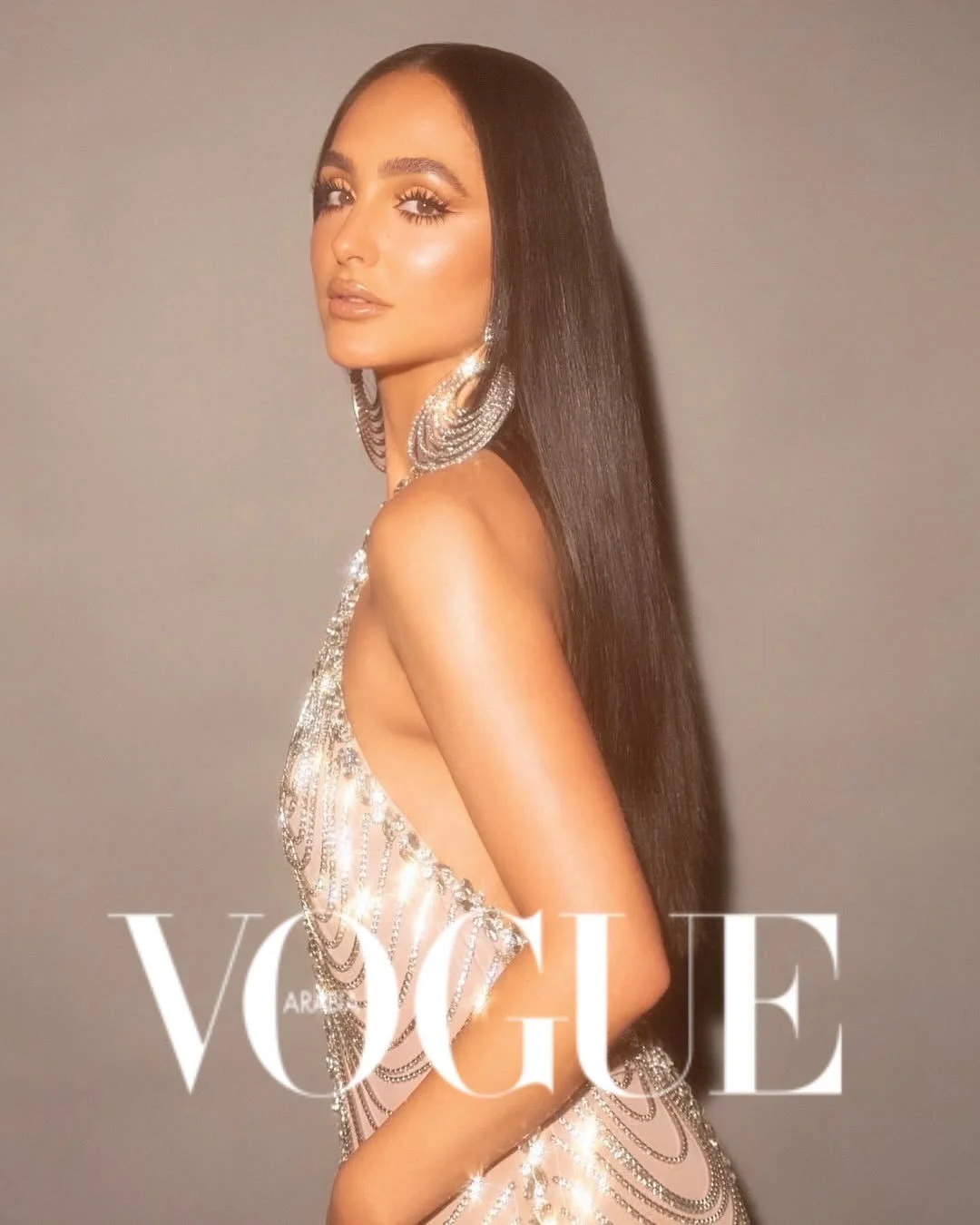 Vogue Arabia spotlights celebrity makeup artist Ash K. Holm, where she opens about her creative roots, cultural influences, and the artistry behind her signature, statement-making looks. 

@ash_kholm @voguearabia