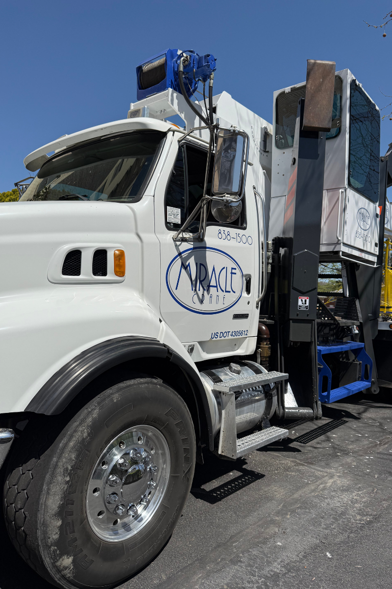 Miracle Crane's mobile crane