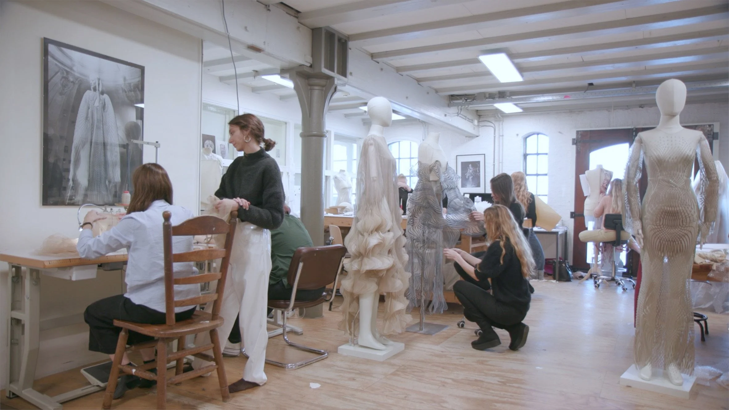iris-van-herpen-haute-couture-video_dezeen_2364_col_0.jpg