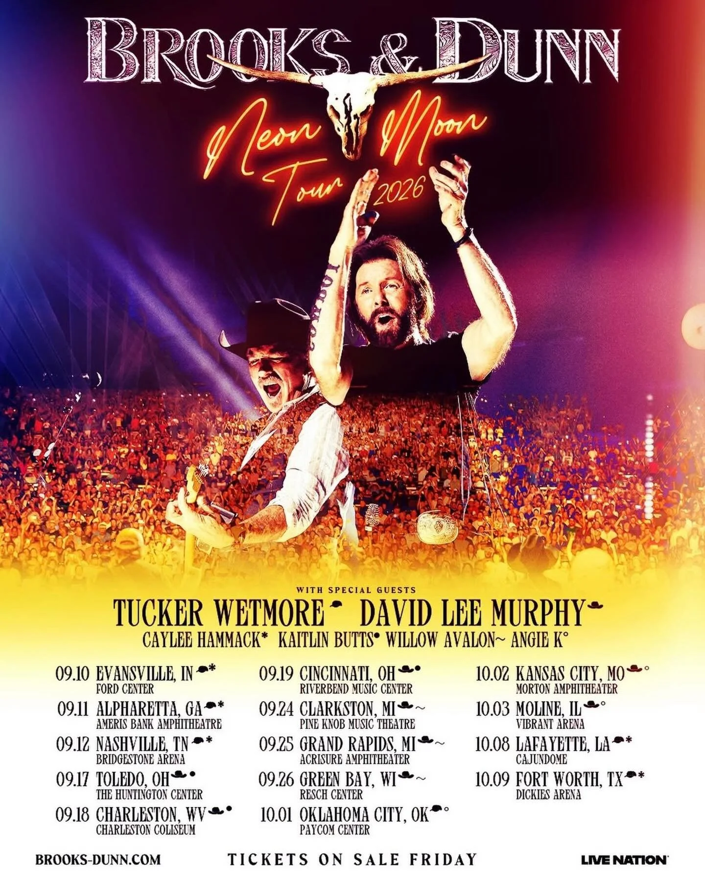 Catch our client @davidleemurphy on the road with @brooksanddunn this fall! Get tickets at www.davidlee.com/tour/ 🤠

#relianttalentagency #reliantclient #davidleemurphy