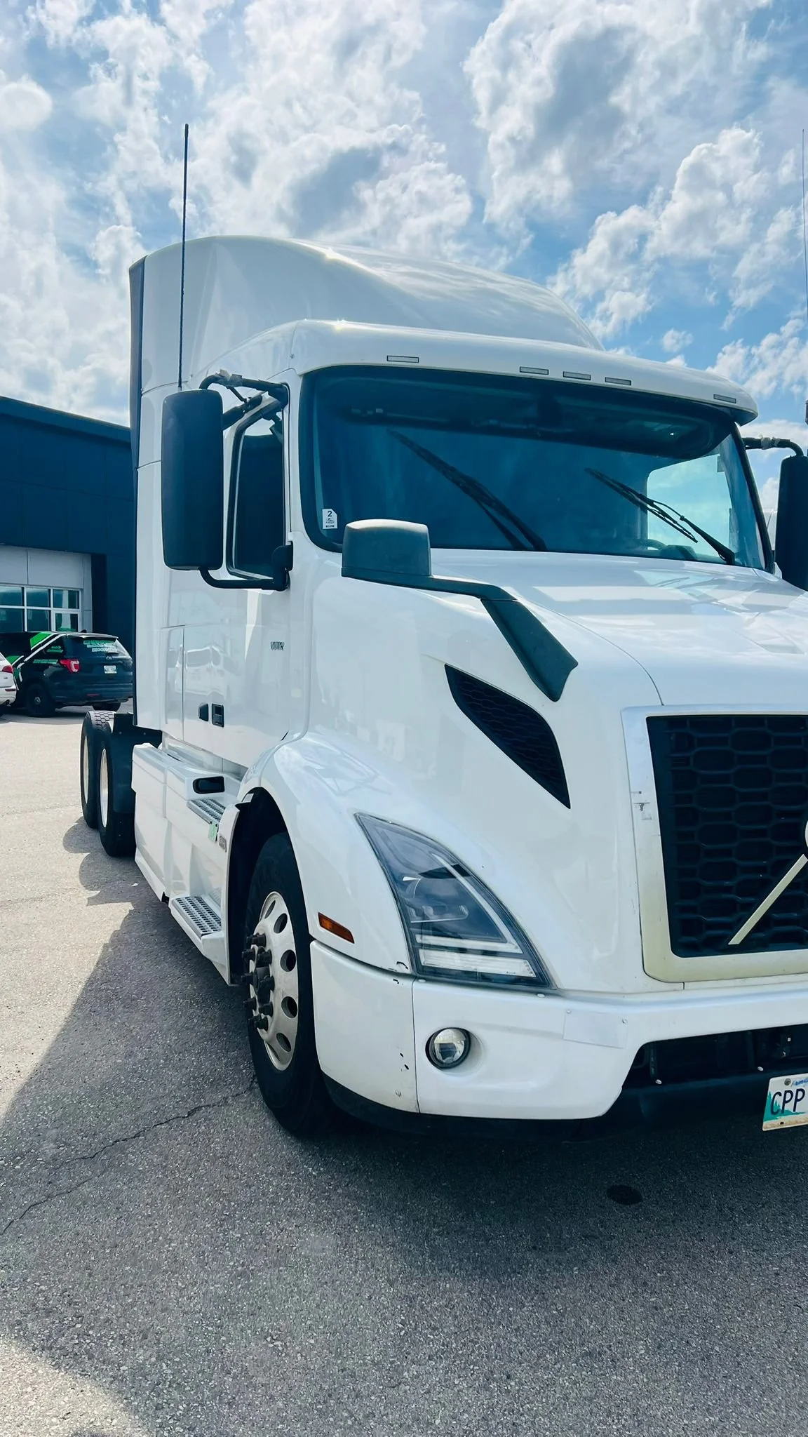 2019 Volvo VNR 640 Truck - 889,000 Kms