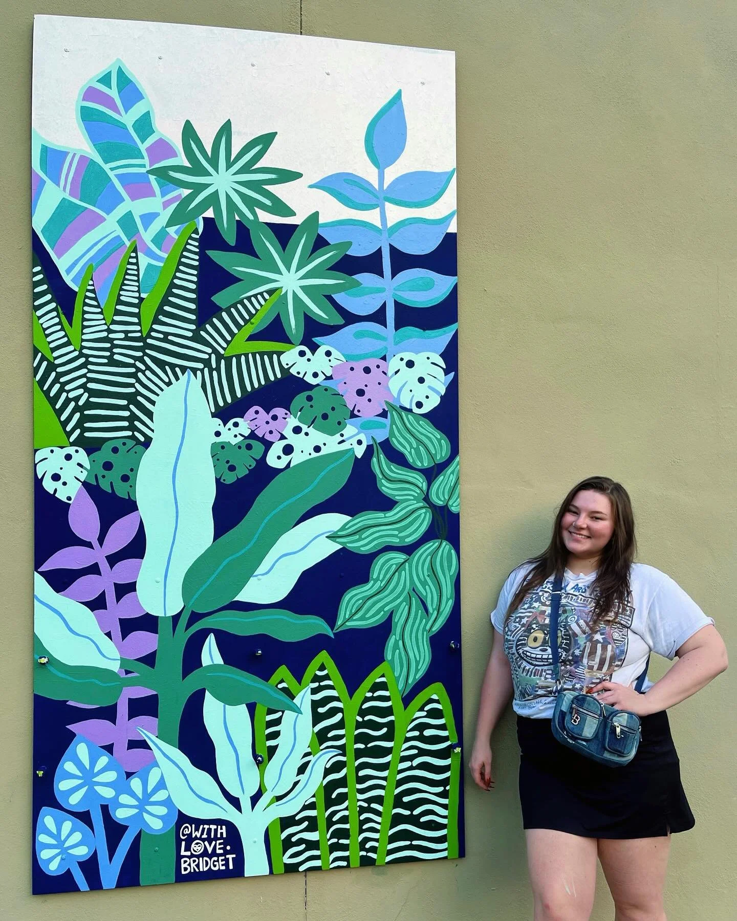 Back at it again, mural painting in the beautiful @ivanhoevillage 🌿🩵👩🏻&zwj;🎨 Such a joy to be a part of their wall art panel project!! You can visit mine at 617 Virginia Drive 🤗⛳️🖼️💋