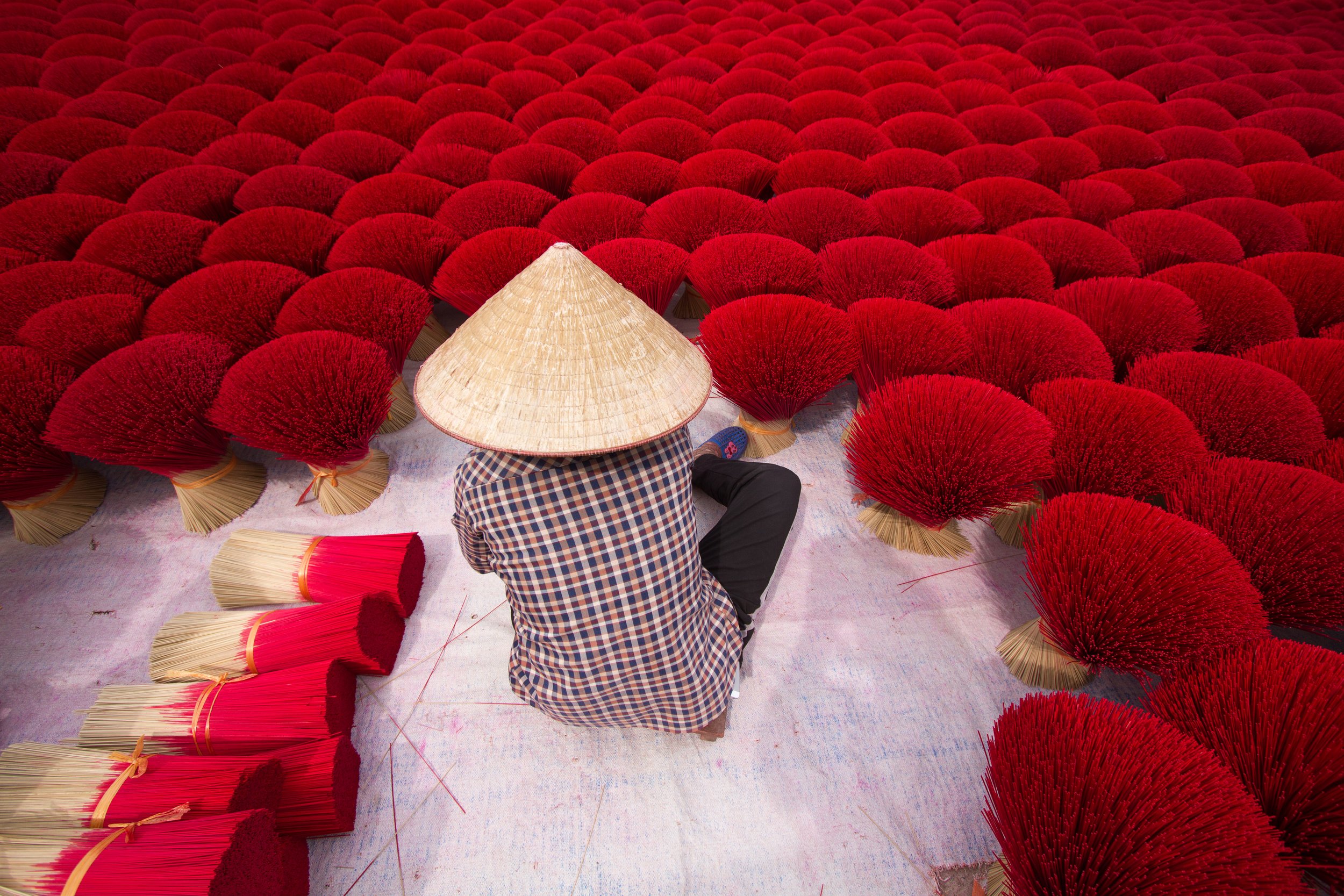 Incense_vietna_photo_tour_vietnam.jpg