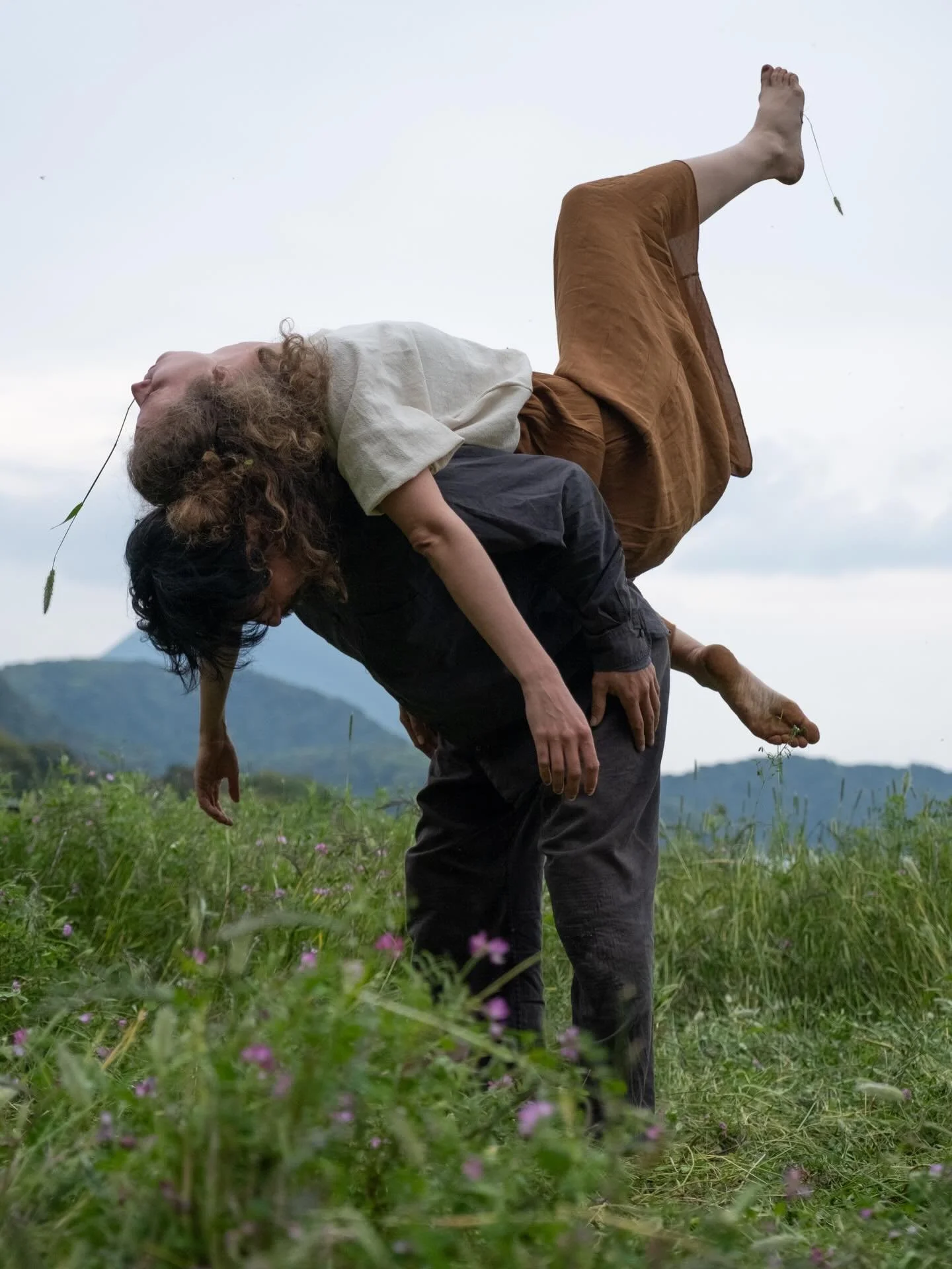 Photographs from @living__somatic @mikistapaswi contact improvisation dance project/workshop &ldquo;Humble Gathering&rdquo; in Japan, March 27-April 5 2026 #dance #contactimprovisation #ci #dancephotography