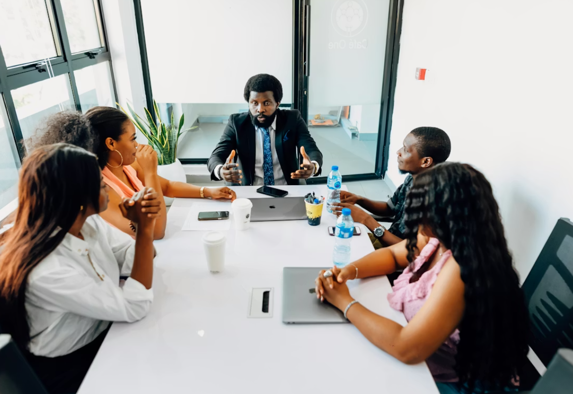 People having a meeting.png