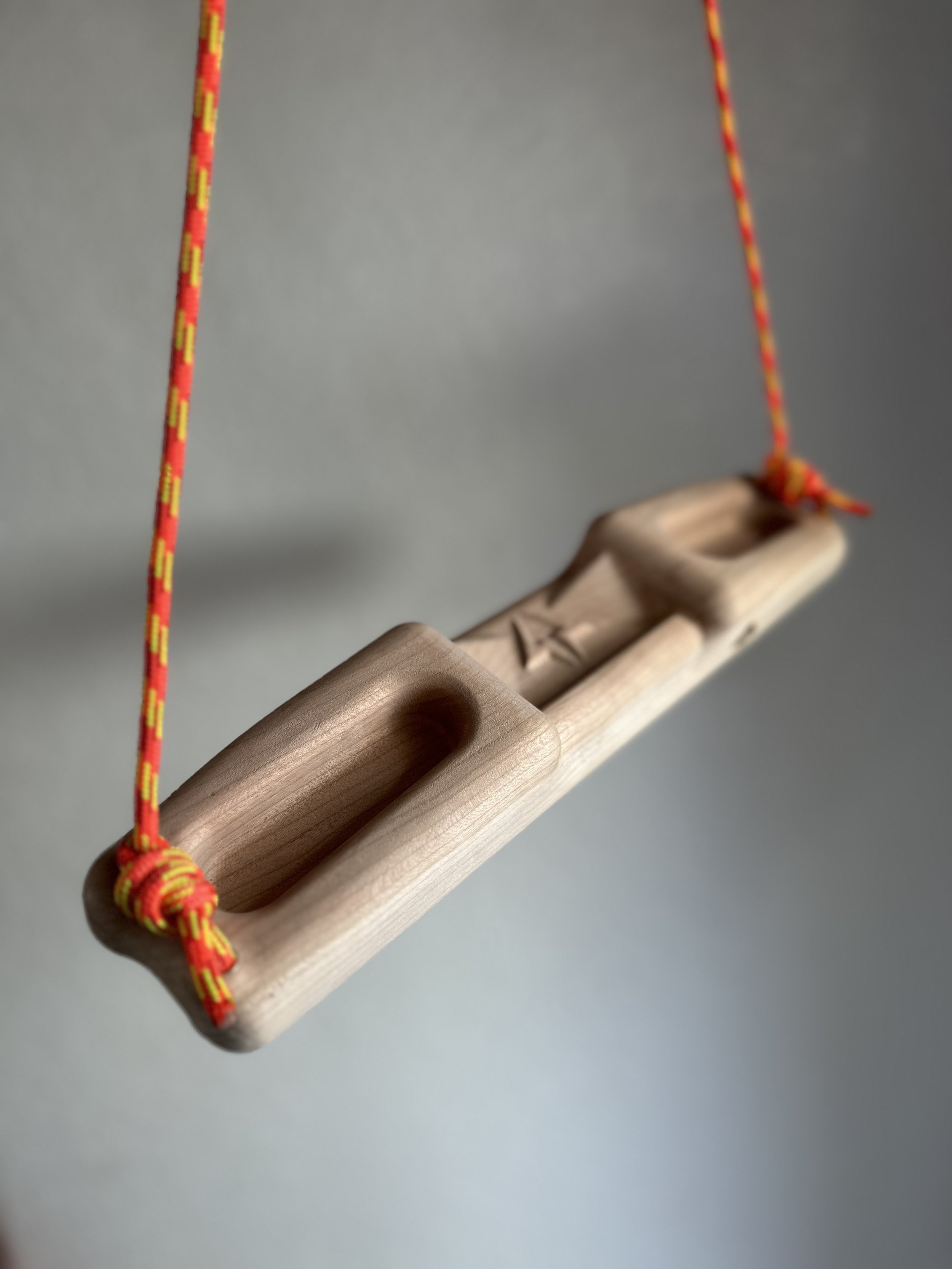 The "Shiv" Portable Hangboard