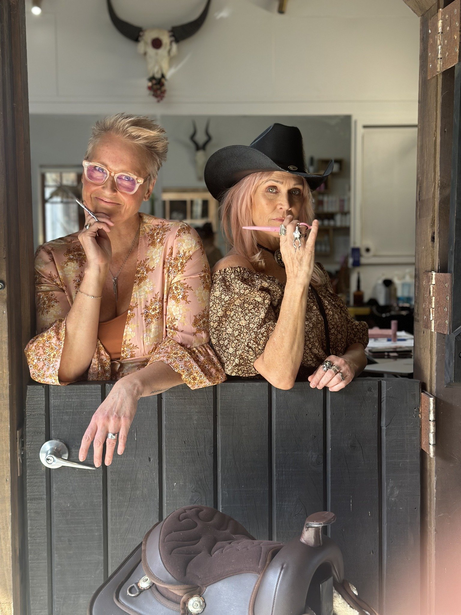💈 Julee is a brilliant stylist, colourist, and conversationalist - not to mention the hairdressing!  25 years of experience, ready to make you feel like an absolute dream! ✨ Spots are filling up fast this weekend, so book now to get pampered and fre