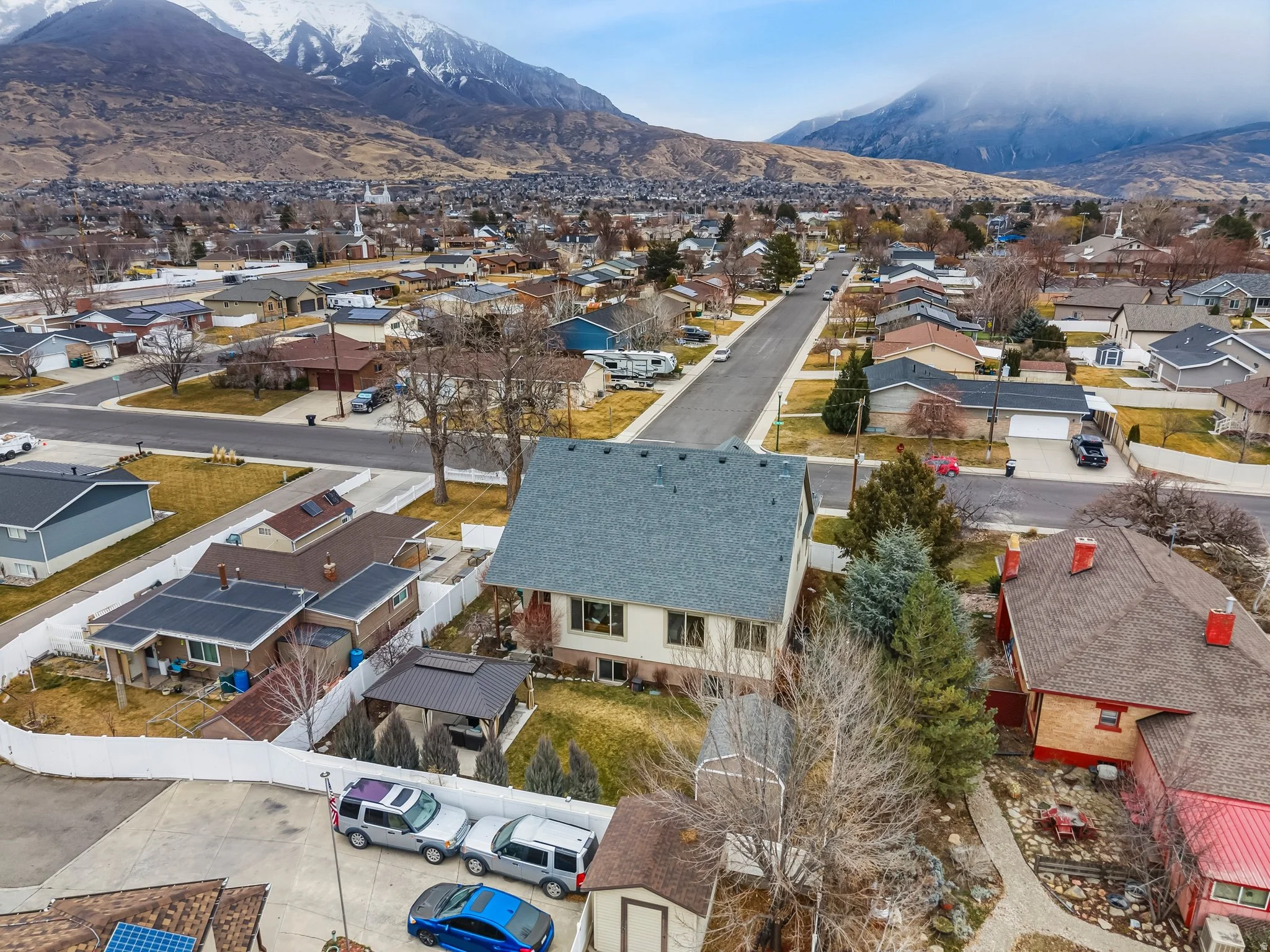 Mountain Backdrop: The majestic peaks in the background are part of the Wasatch Range. To the left (North) is the massive Mount Timpanogos, and the rugged, rocky face directly ahead to the right is Cascade Mountain.
