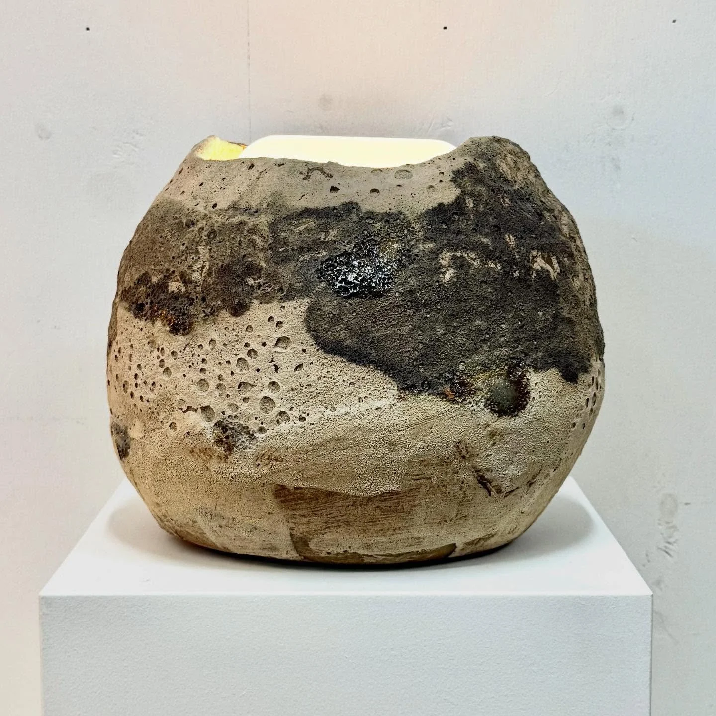 Big congrats to our talented Stackwood studio resident Sally from @_deepearthceramics for being named a finalist in this year&rsquo;s @melvillecityartsandevents Art Awards!
Your beautiful work continues to inspire, and we&rsquo;re so proud to have yo