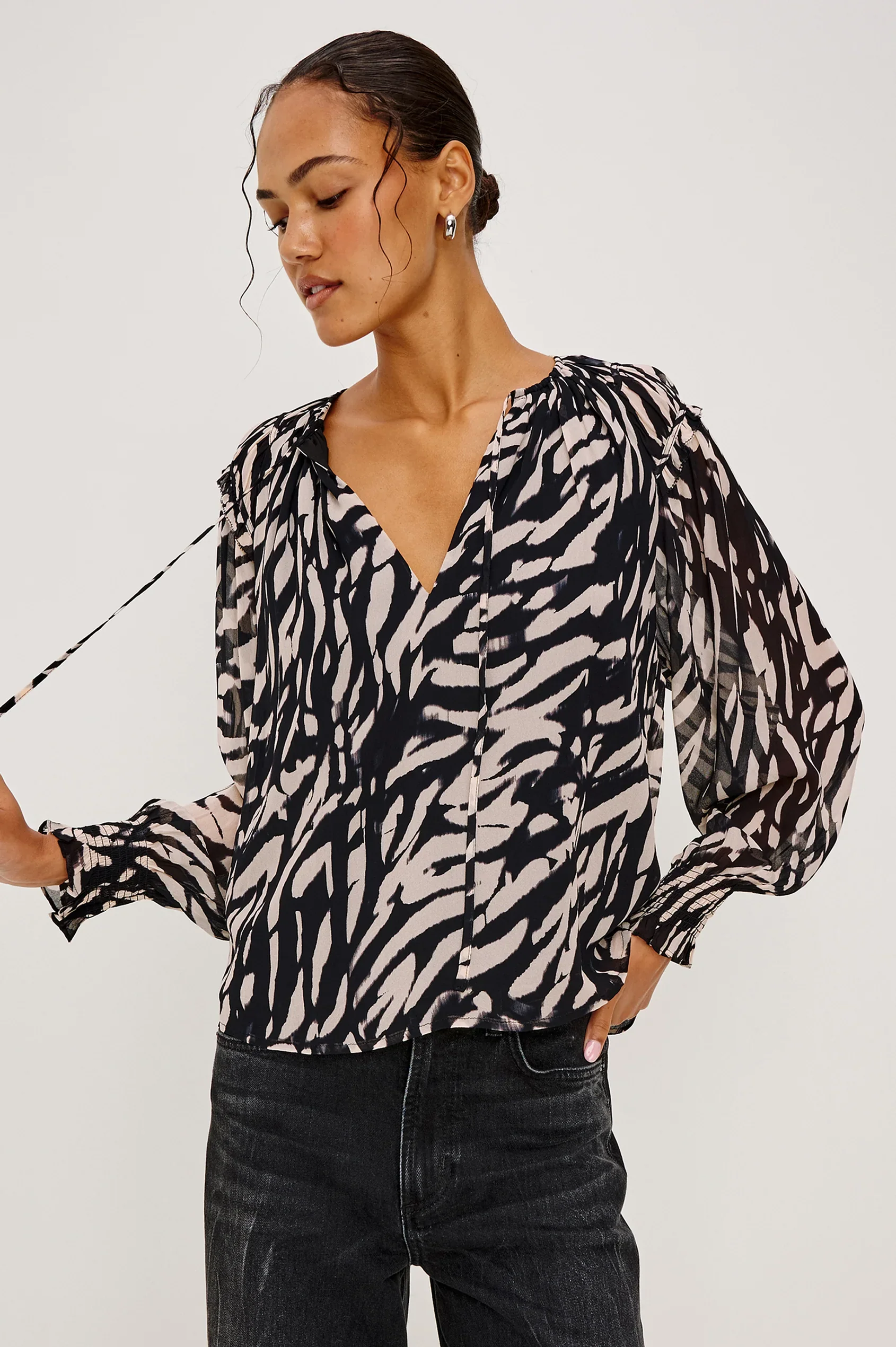 MIRNA-IVORY-TIGER-STRIPE-1.webp