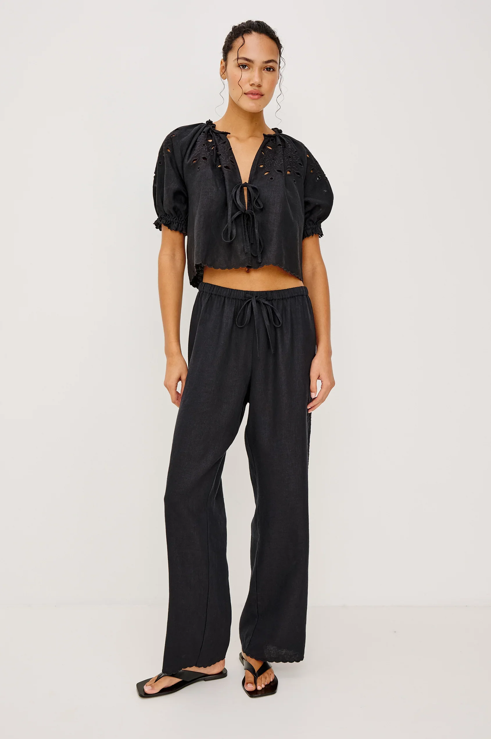 MIRINA-BLACK_3_229-247D-001.webp