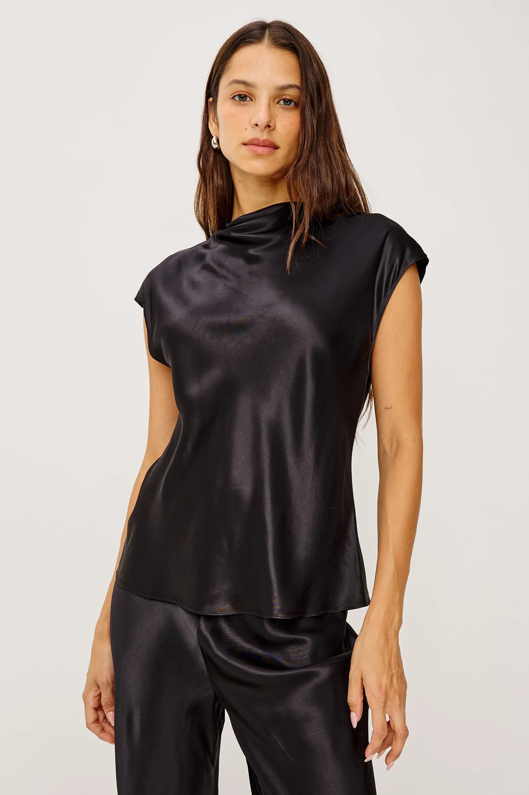 LORETTA-BLACK-1.webp