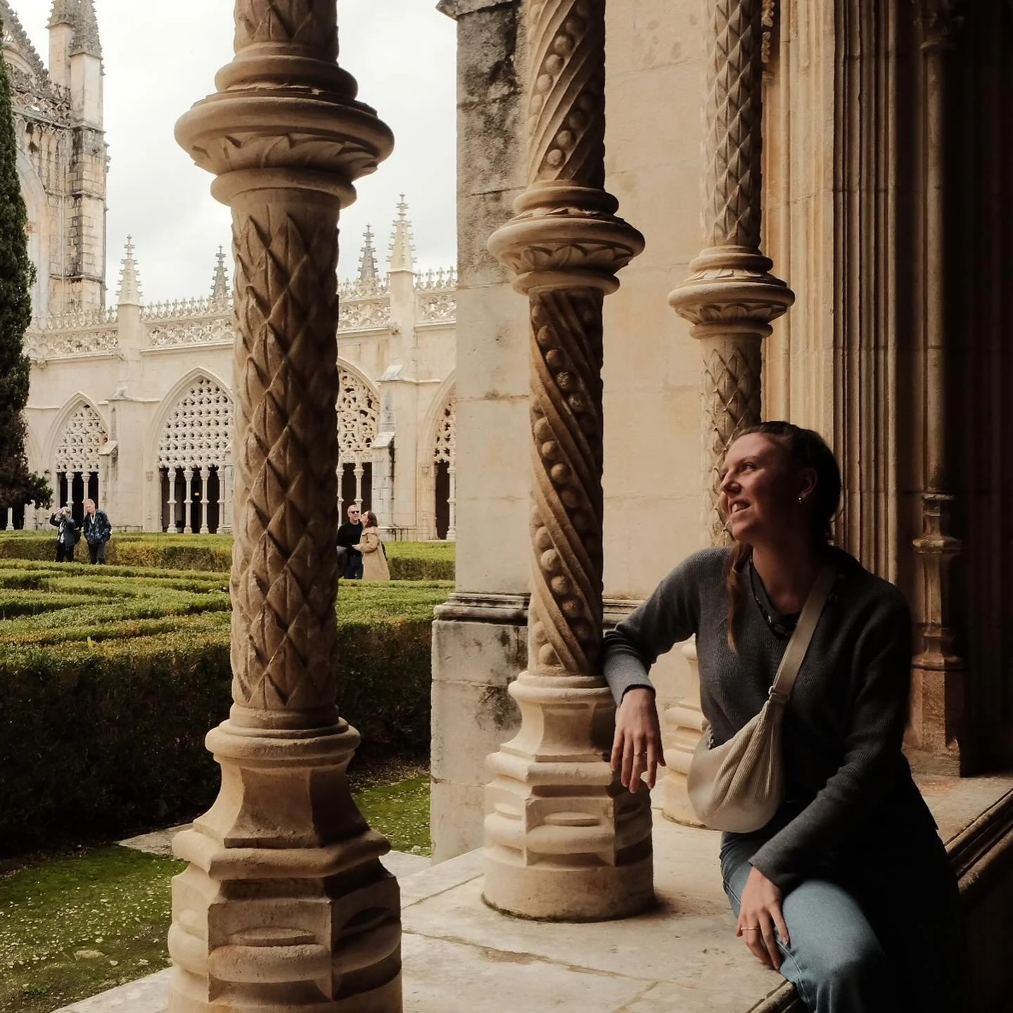 Fall is falling and Batalha Monastery fit the vibe 🍁 

I&rsquo;ve always been a Spring lover but Fall (or Autumn as we call it in SA) has grown on me. I love how it creates space to be inside, cosy up and dwell in God&rsquo;s loving presence. 🧡