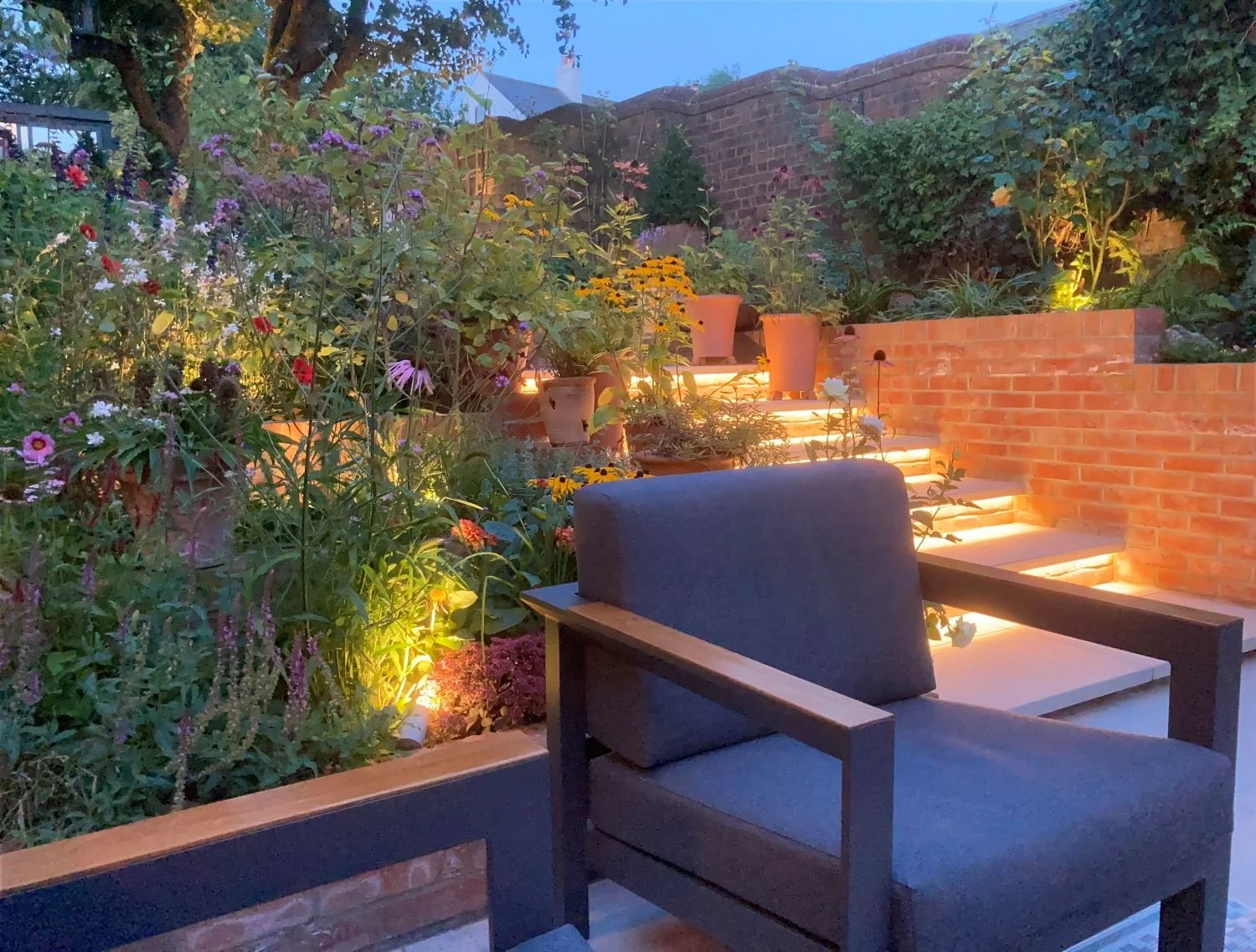 garden-lighting-entertainment