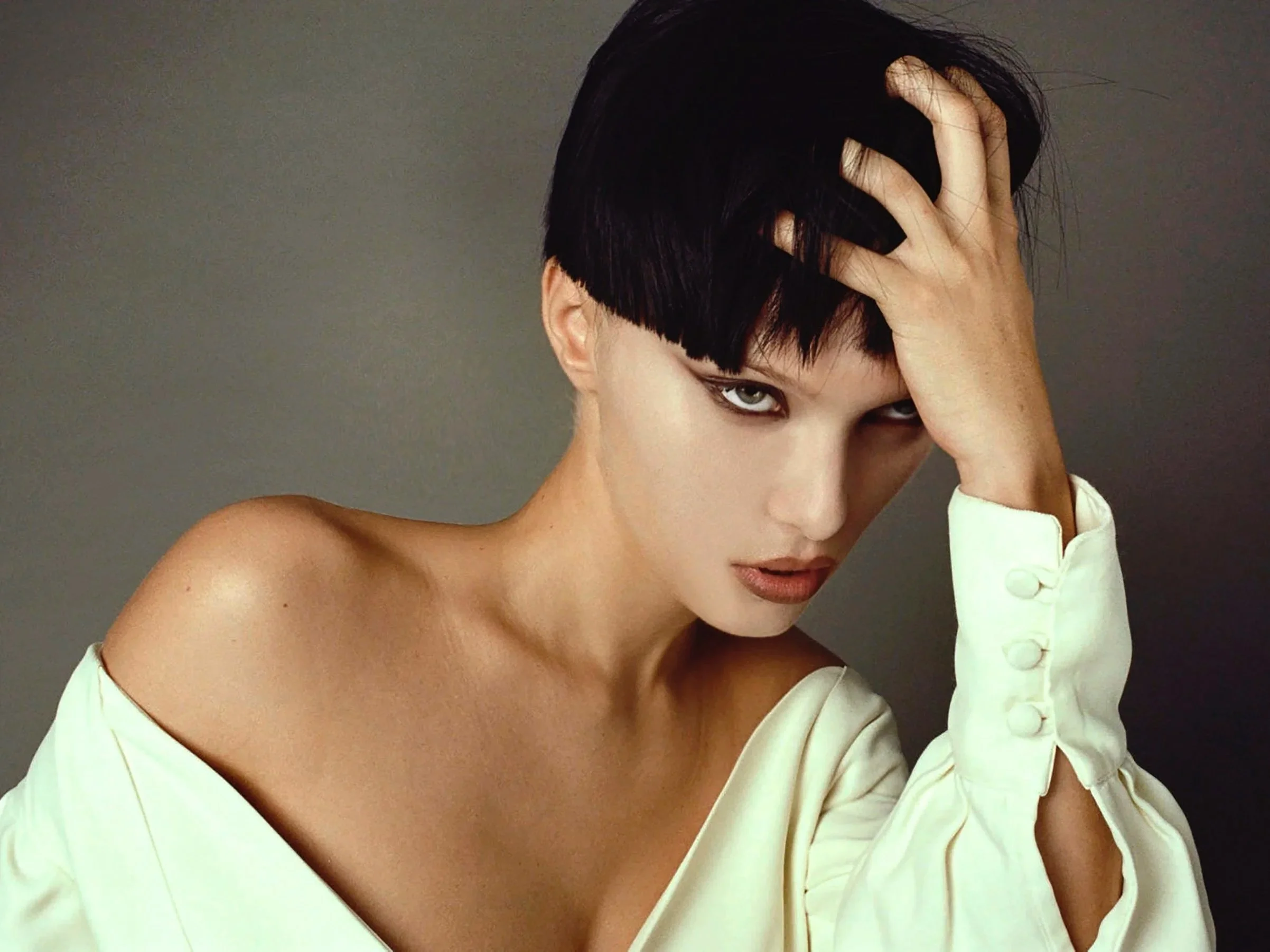 LAURA OGANESSIAN by Hugo Comte