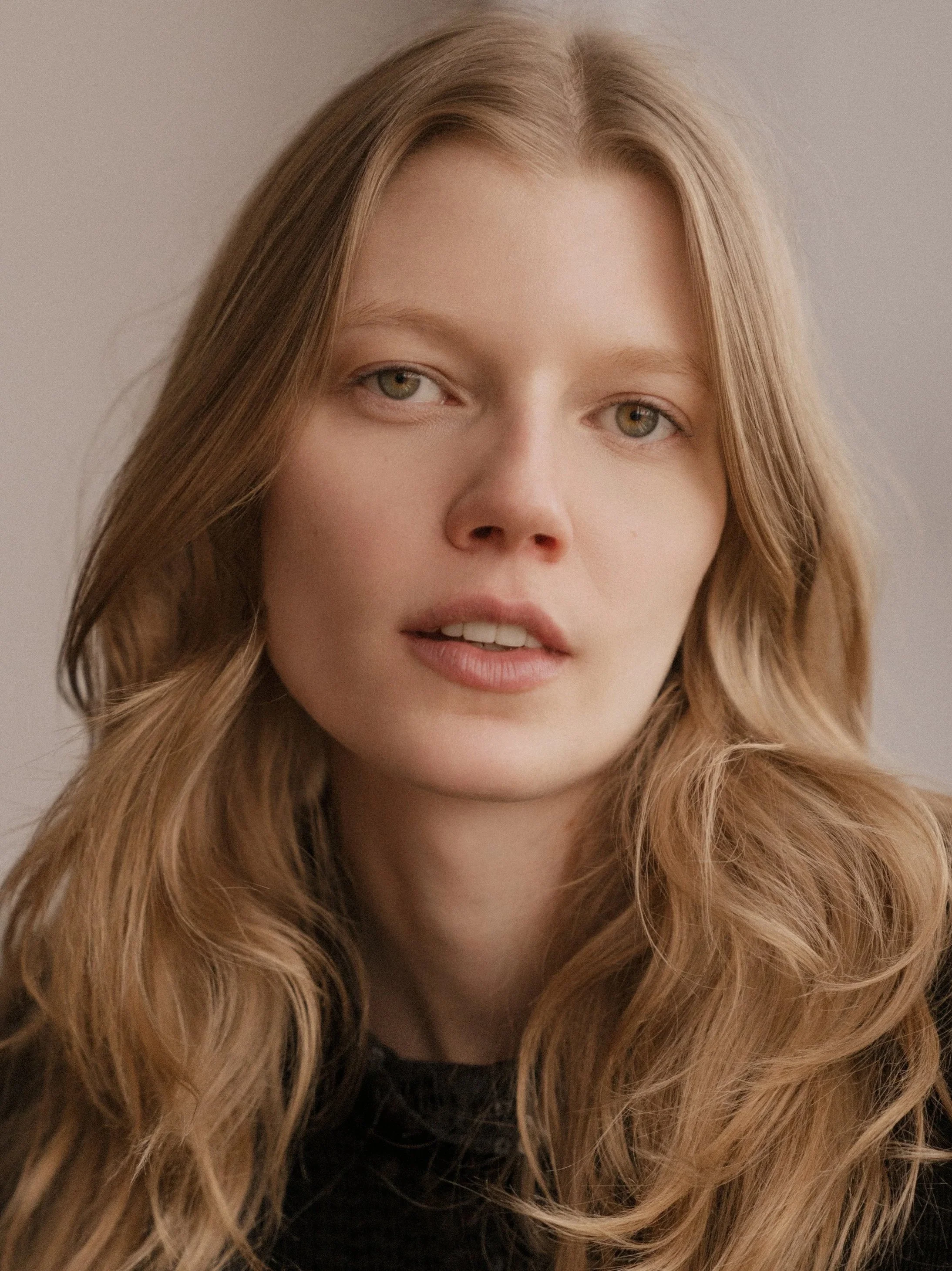 SAARA SIHVONEN by Adam Amouri
