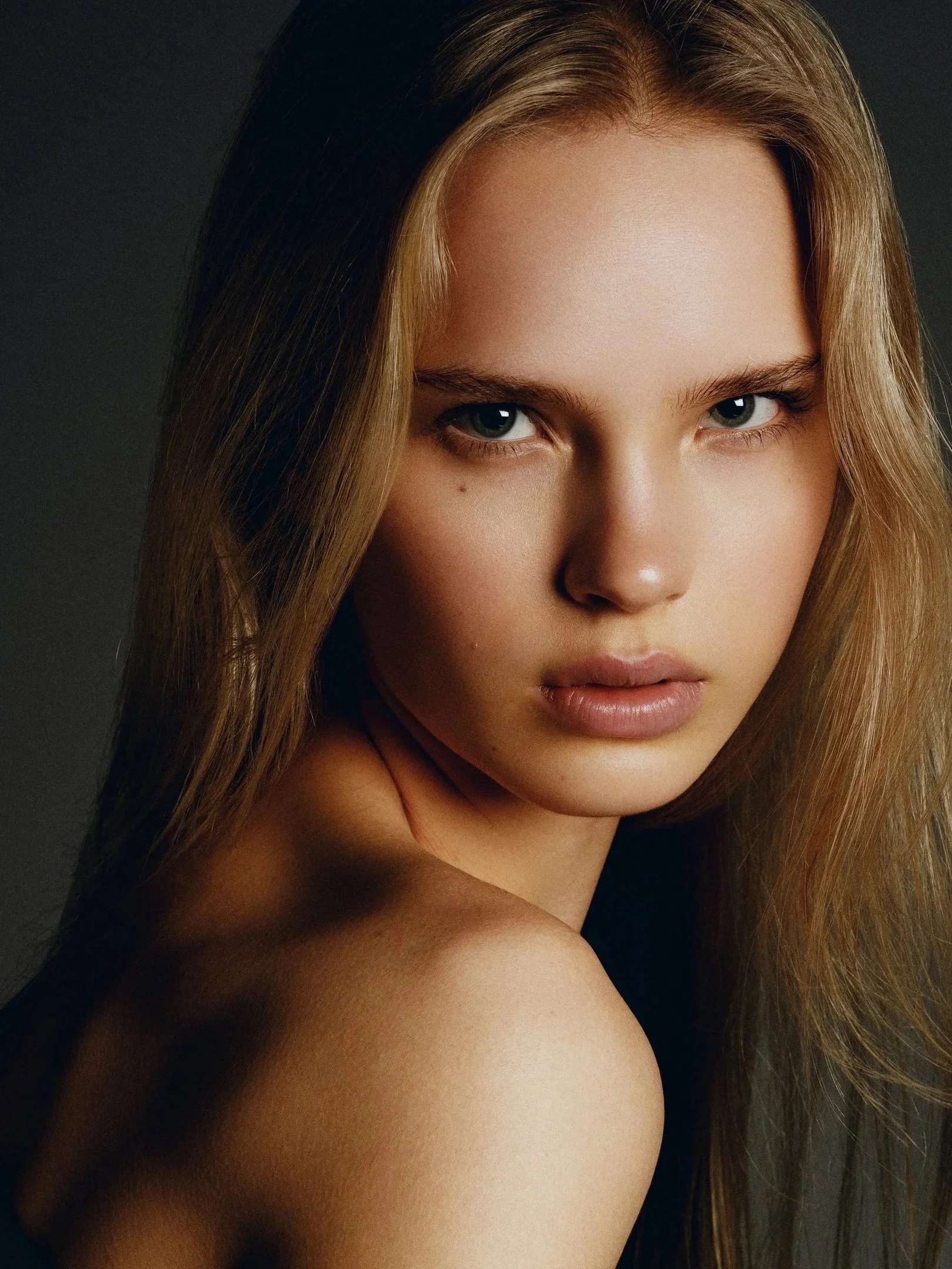 NICOLE PIHAMAA by Adam Amouri