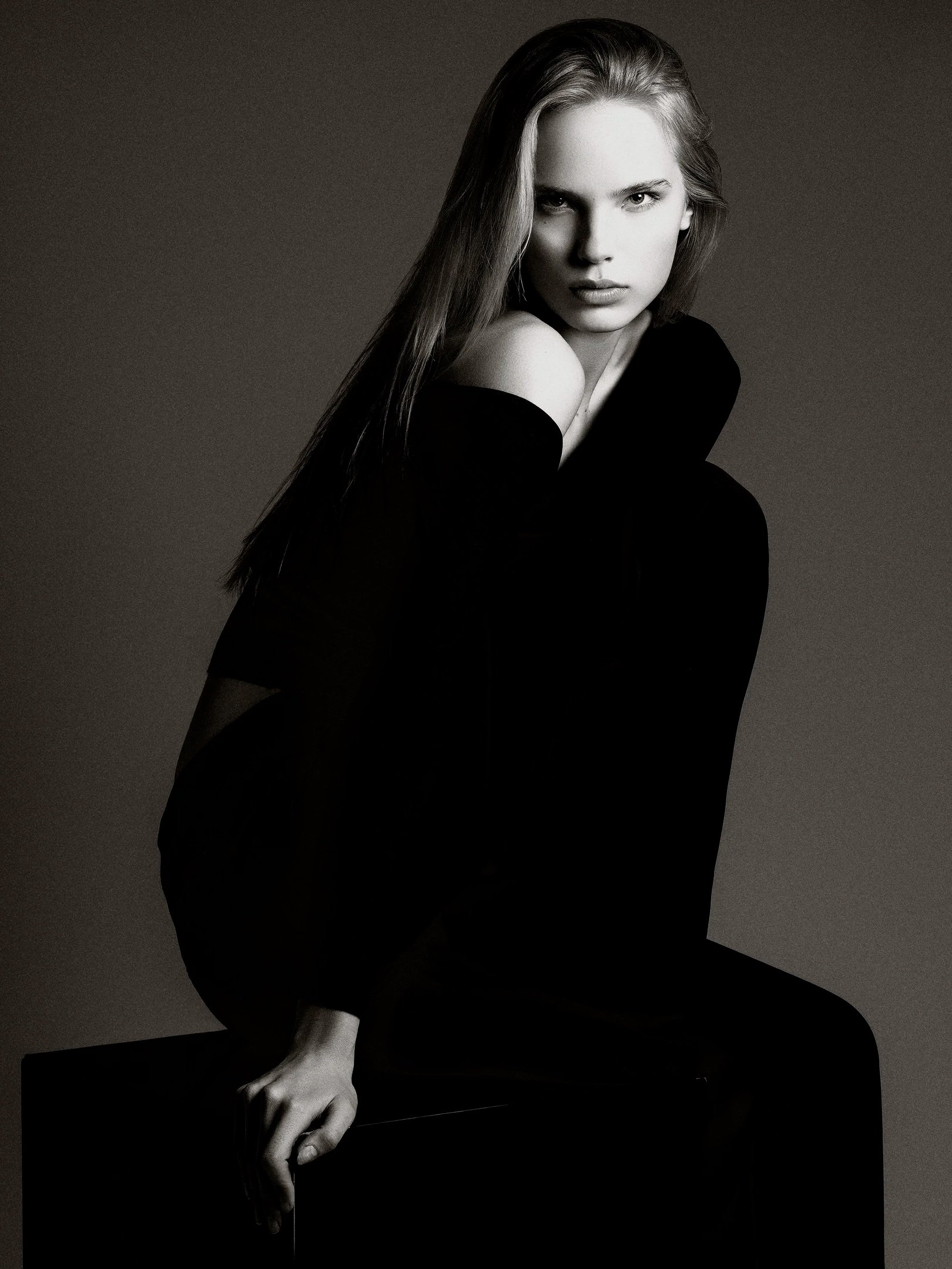 NICOLE PIHAMAA by Adam Amouri