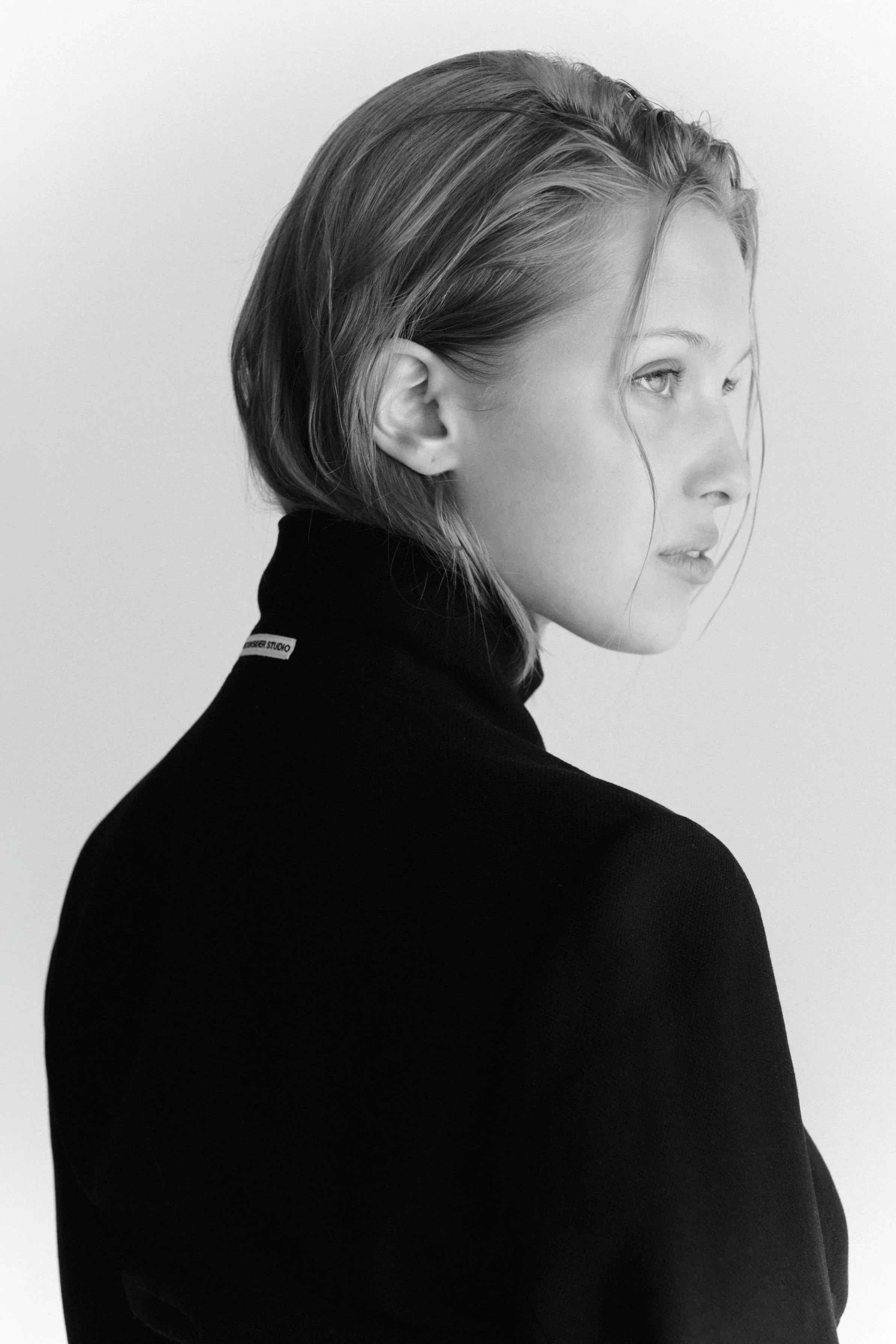 LAURA OGANESSIAN by Johanna Rontu