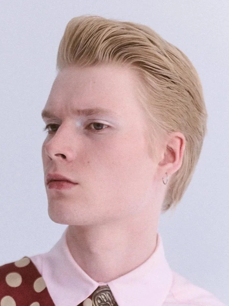 AARON SIRAINEN by Dimitris Mantzanidis