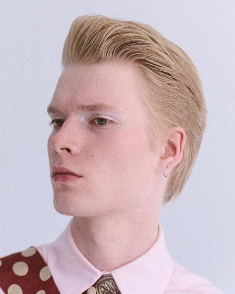 AARON SIRAINEN by Dimitris Mantzanidis