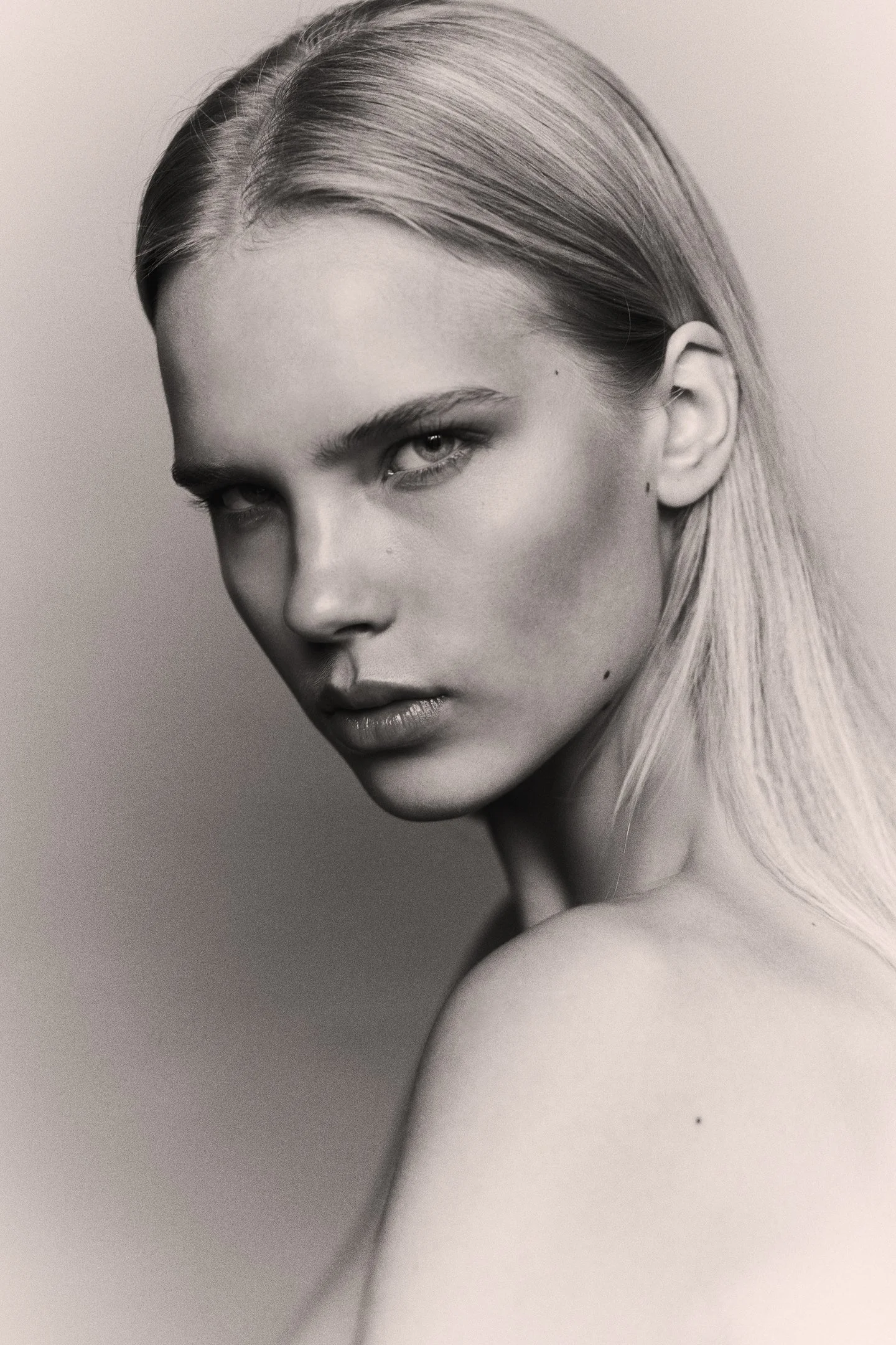 NICOLE PIHAMAA by Alessio Albi