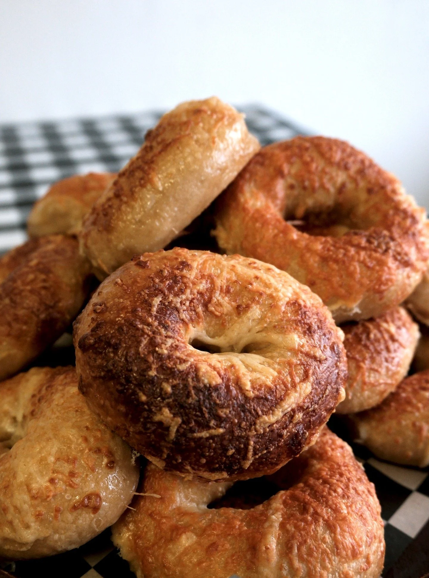 SAT AND SUN 8 AM TO SELLOUT -
1 WHISTLESTOP MALL, ROCKPORT

BAGEL OF THE WEEK:
🧀Asiago 🧀 - cheesy inside and out!

PRE-ORDERING:
www.hotplate.com/saltysbagels (see link in bio)

#loveourcustomers #bagels #schmears #lox #capeann #rockportma #glouces