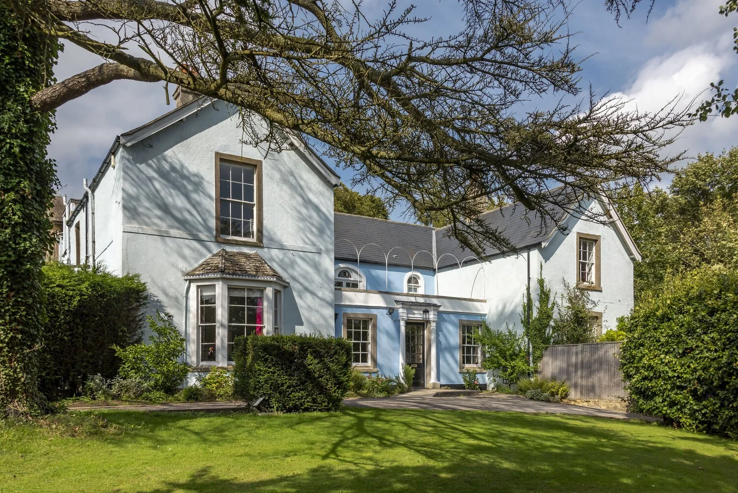 Front-Of-House-1-Cotswold-Manor-House.jpeg