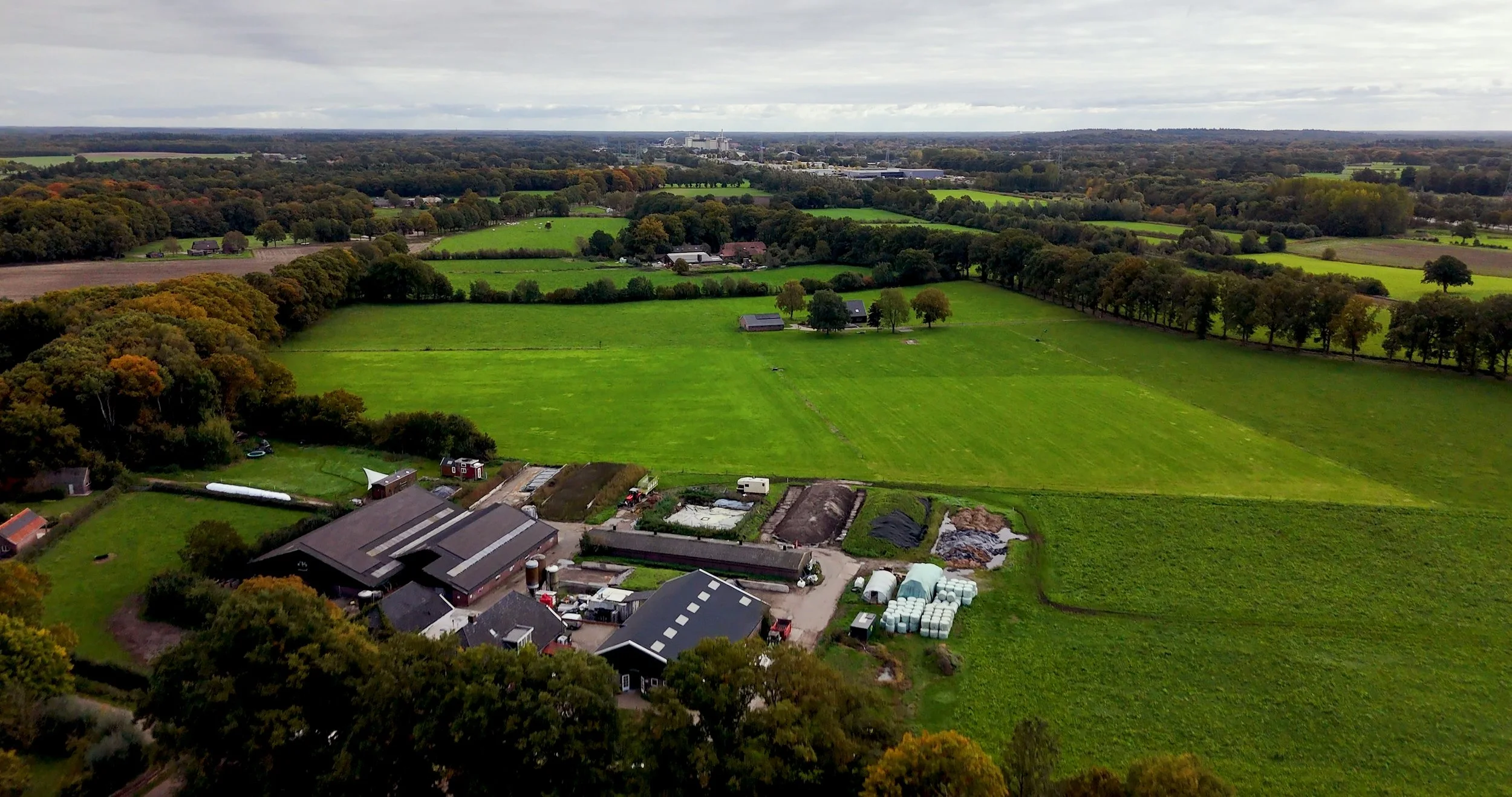 Patrijs boerderij drone shot.jpg