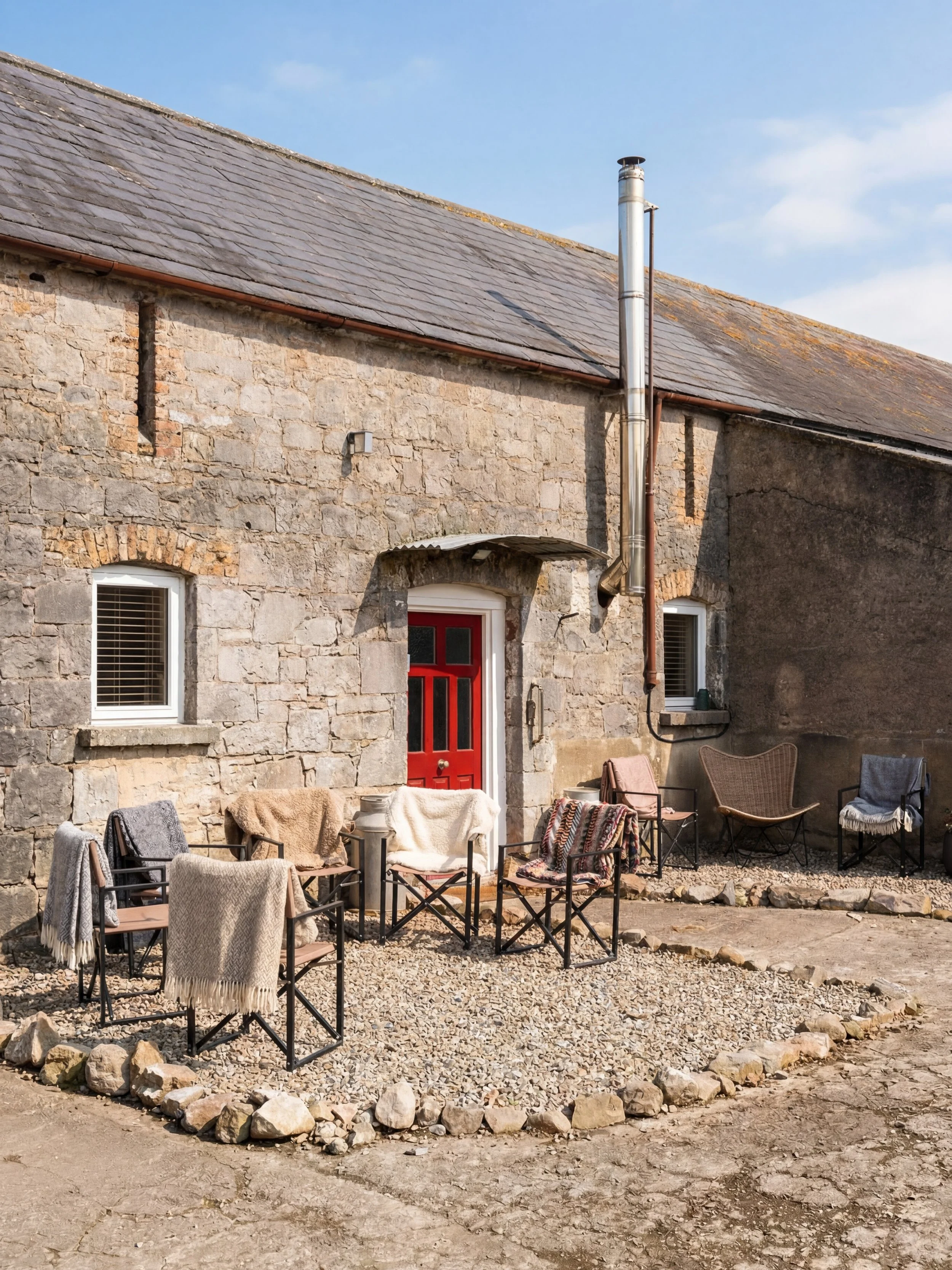 Every stone here has a story. 🐎 The Stables Cottage at Fitz Of Inch began as stables for horses, later became home to farm labourers, and today it&rsquo;s part of your experience with us. Full of rustic charm, three beautiful bedrooms, and a cosy co