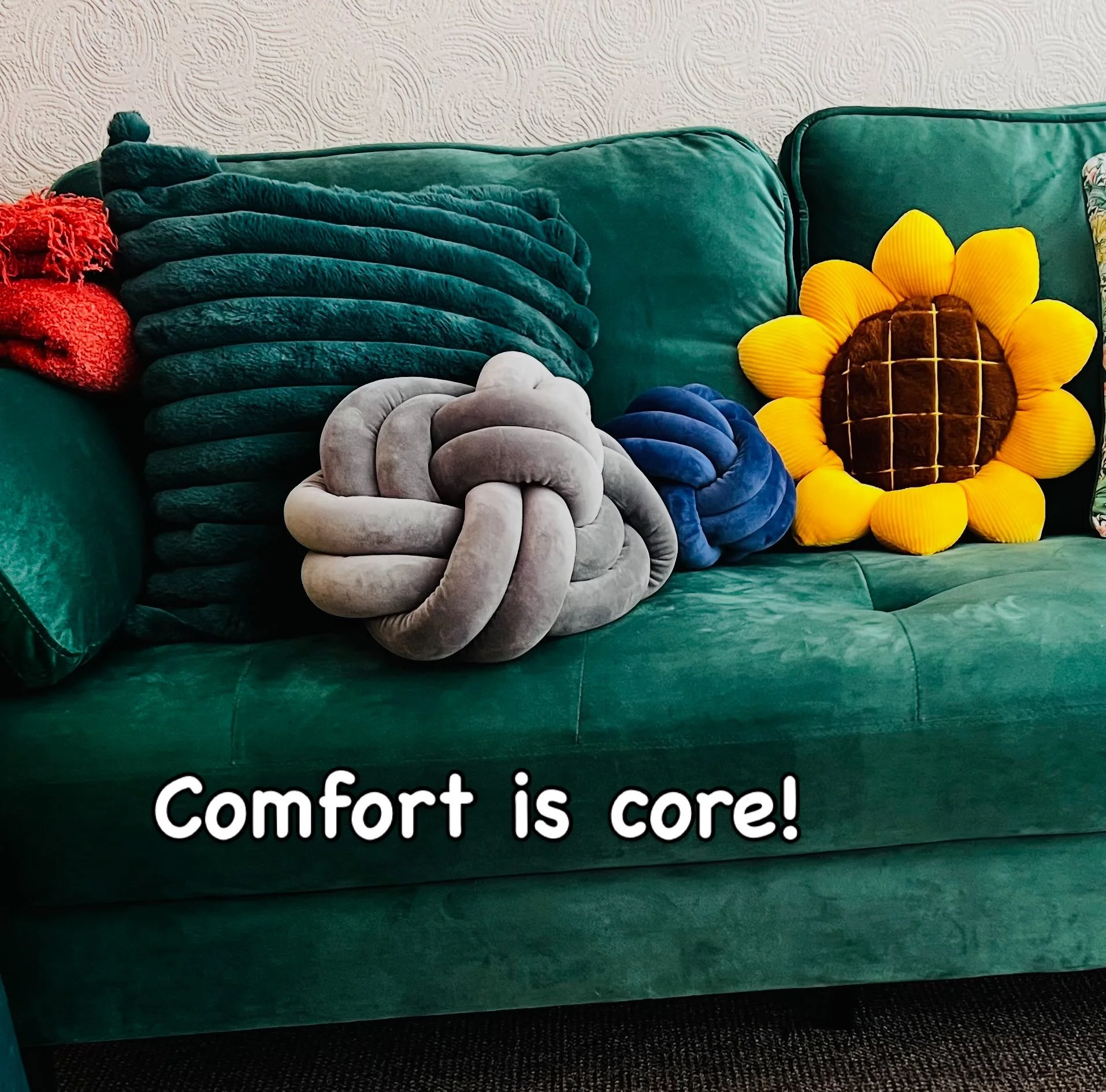 So many cushions to choose from! All my counselling room cushions are specifically chosen to be cozy, soft to hold or stroke, or even squidgy to hug! A good cushion is essential when you are talking through some really difficult stuff 😍. #cushionsty