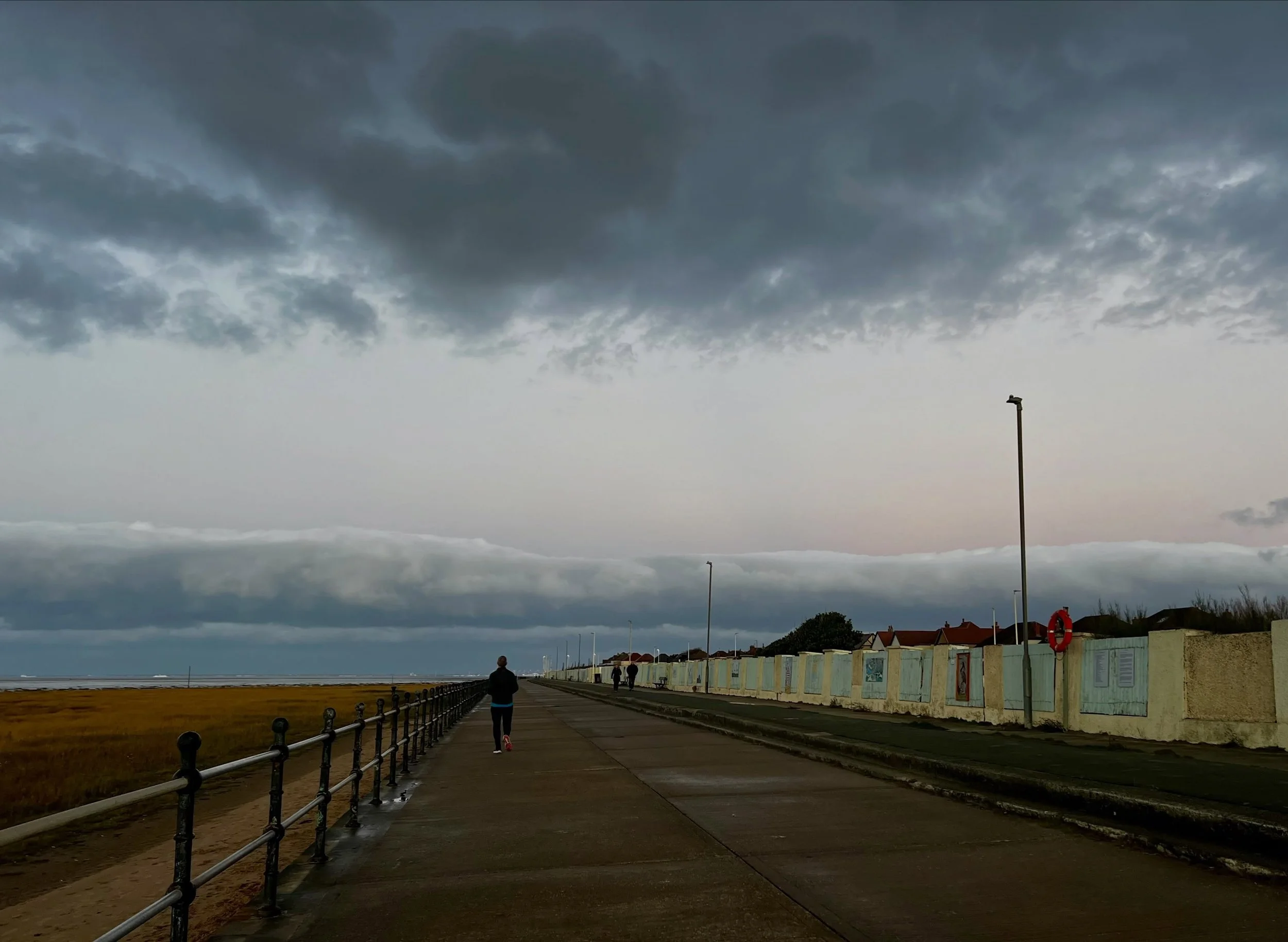 Autumn is definitely here, but what an amazing sky! The light changes daily here as the seasons turn, and it&rsquo;s not all about the sunsets.  #hoylake #hoylakebeach #hoylaketherapist #autumnvibes🍁