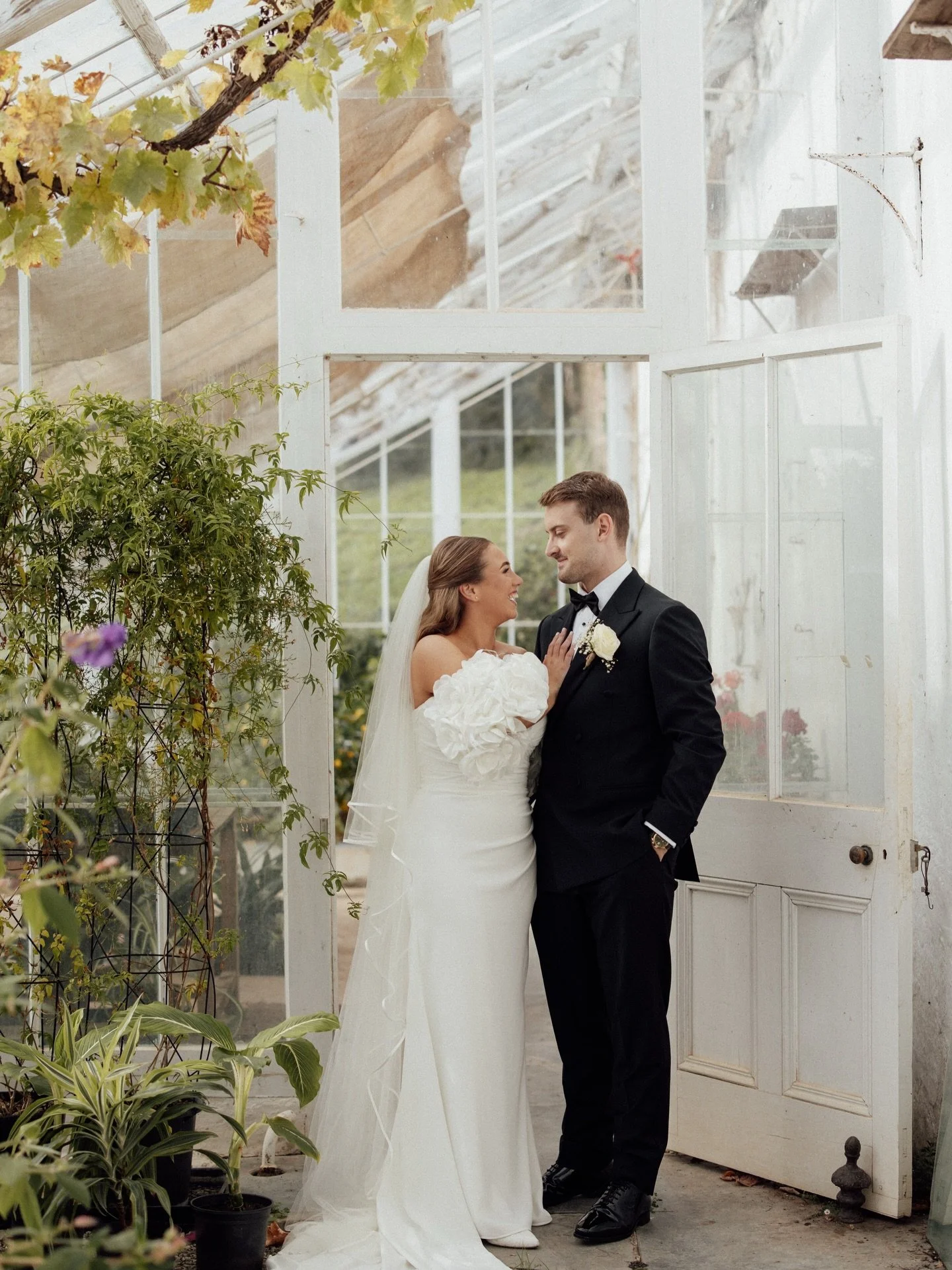 Autumnal riverside romance at Pentillie Castle✨

L&amp;A&rsquo;s intimate wedding started with a ceremony in the romantic Bathing Hut overlooking the River Tamar, where vows were exchanged and they began their new chapter as newlyweds.

Afterward, th