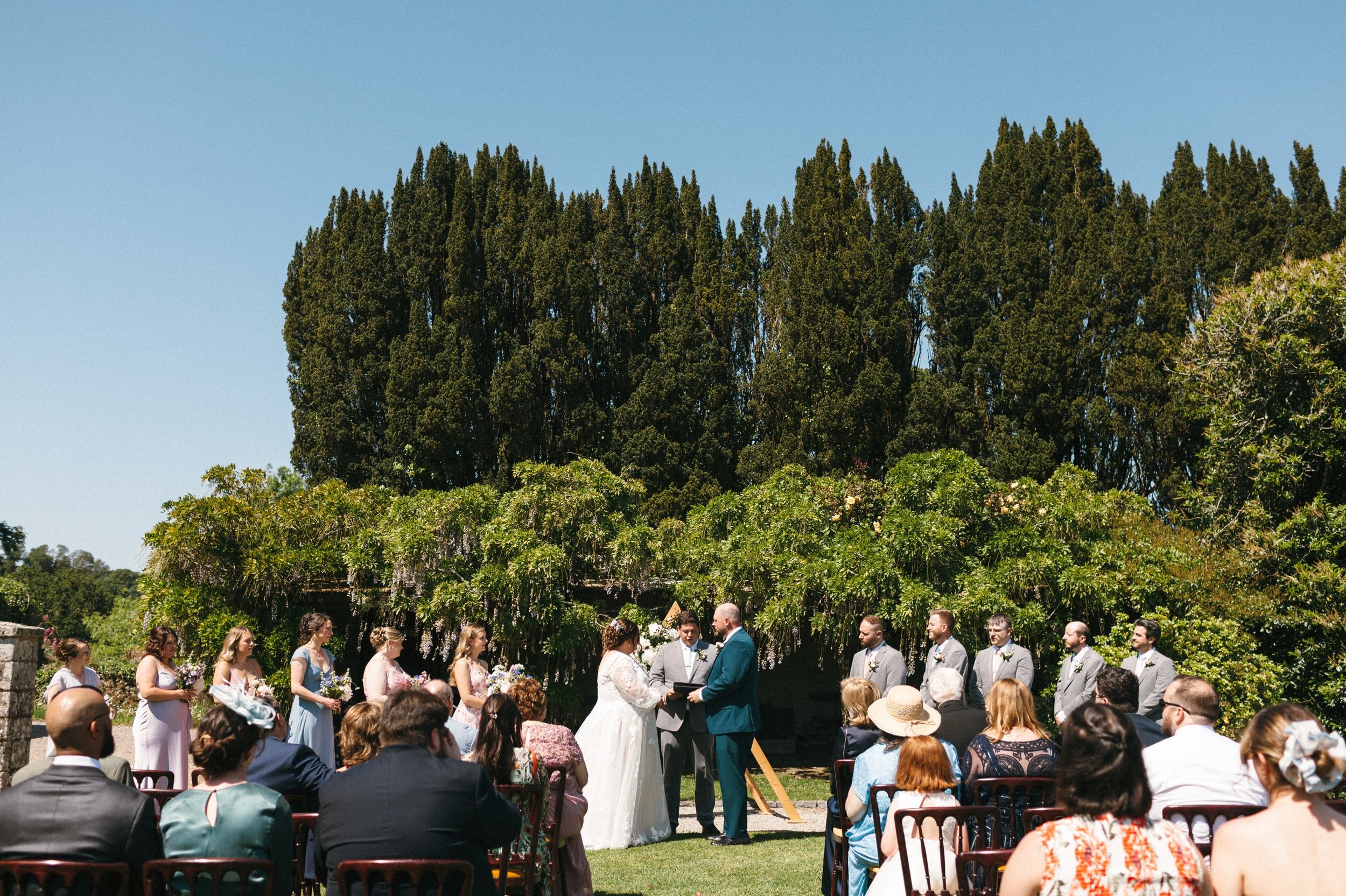 From the U.S. to Cornwall, with a wedding adventure that made perfect sense to them🤍

When Jenn and Warren decided to get married, they knew they wanted more than just a single day to celebrate.

With family already in Cornwall, they chose Pentillie