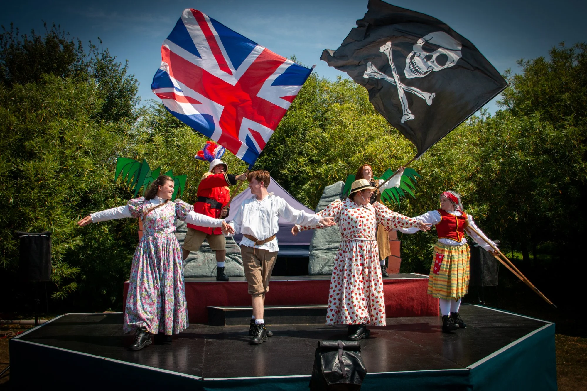 Your Thursday night could be a little more interesting next week&hellip;

Pack a picnic, grab your favourite people and head to Pentillie for @illyriatheatre's outdoor theatre, The Pirates of Penzance.

Arrive from 5:30pm, wander through the gardens,