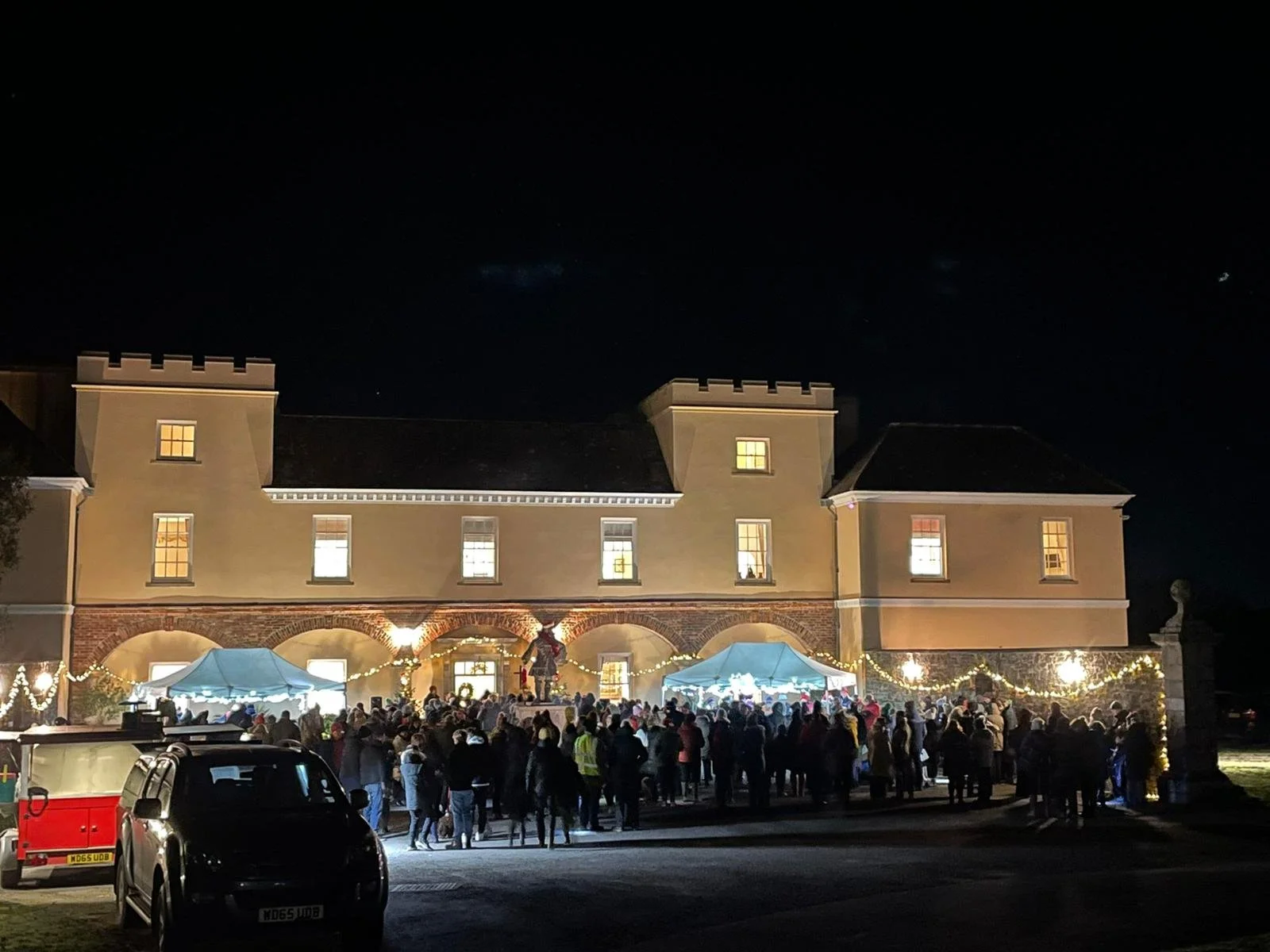 2022_carols in the courtyard distant shot.jpg
