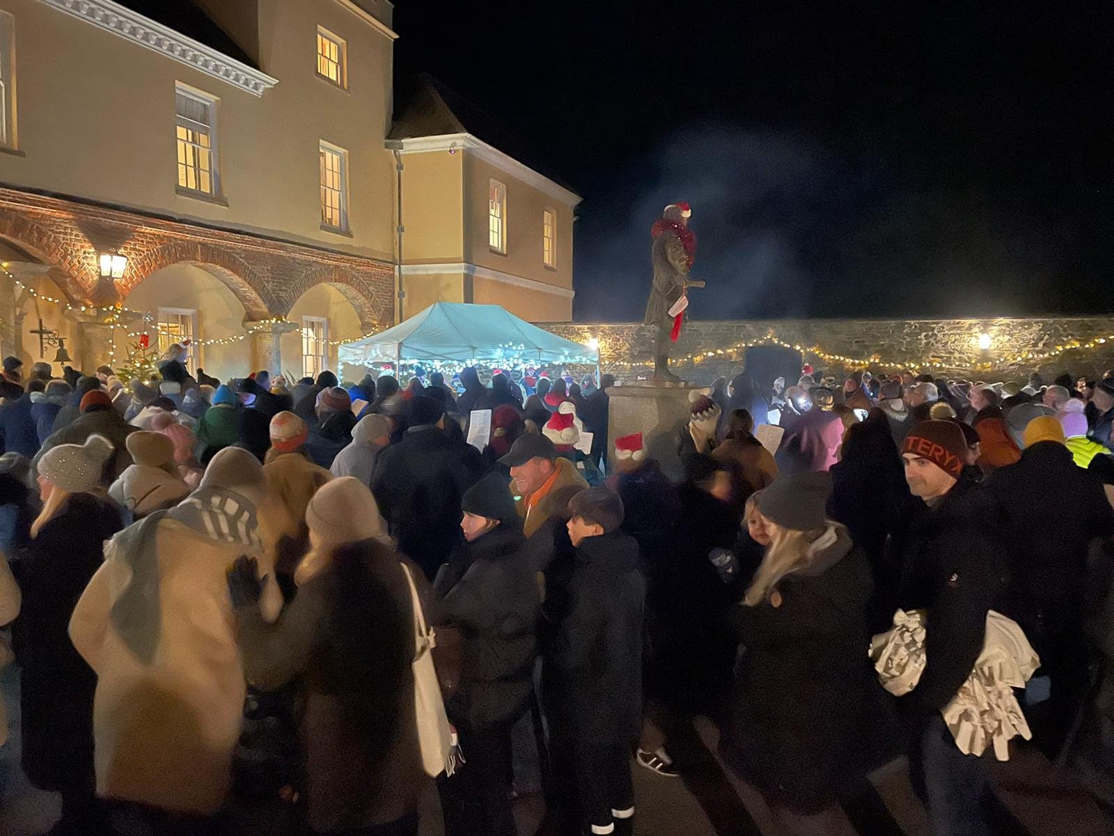 2022_carols in the courtyard.jpg