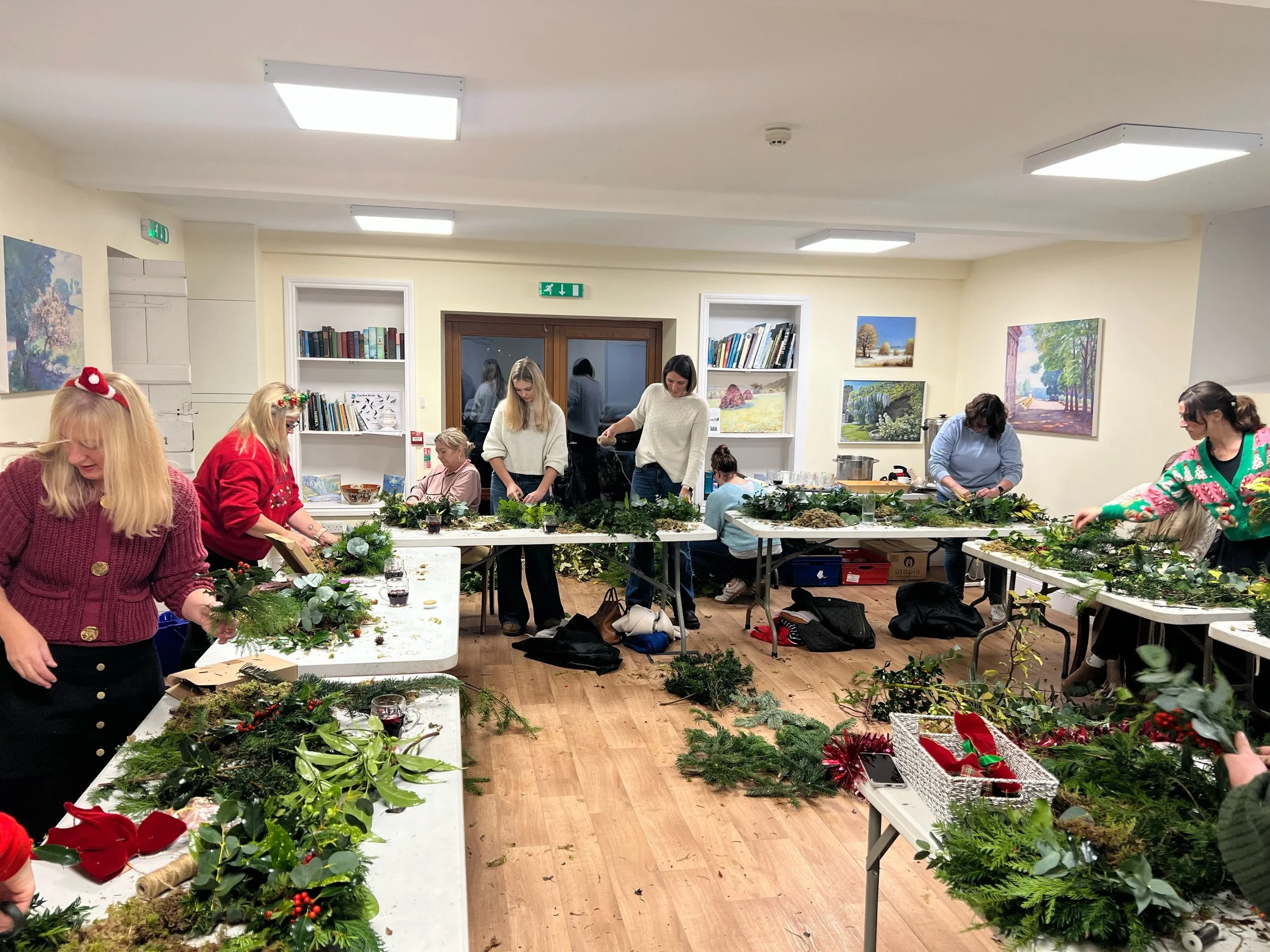Fresh foliage from the estate, a little creativity, and a glass of mulled wine. 🌿🍷

This November, we&rsquo;re welcoming local florist Tamsin from @trelowenflowers to Pentillie Castle for two festive wreath making workshops.

Spend the afternoon ge