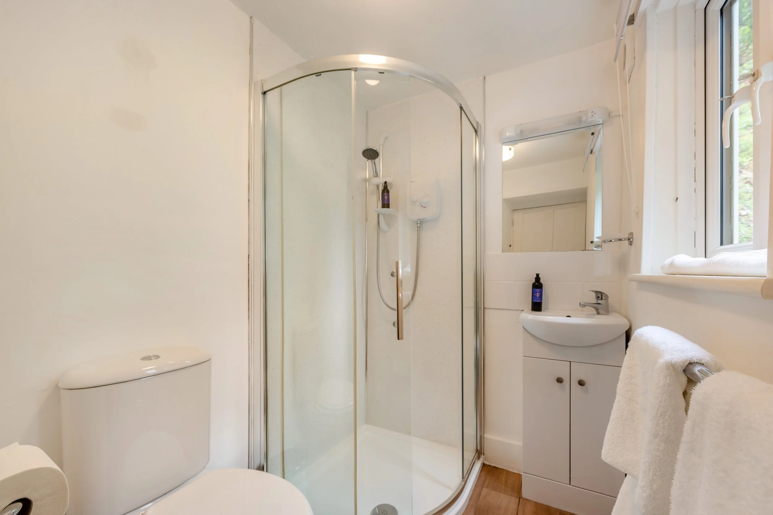 Quay Cottage bathroom.jpg