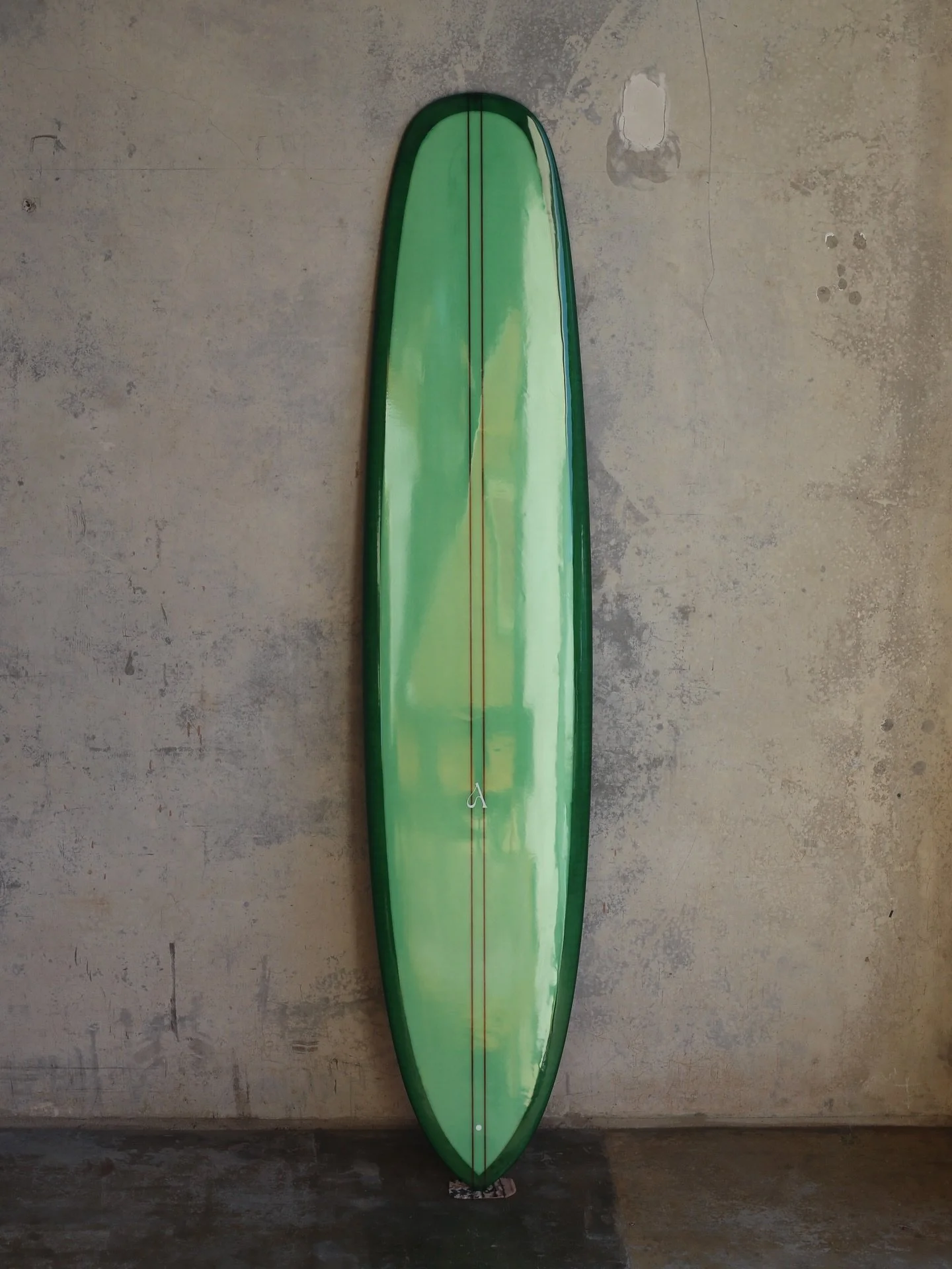 9&rsquo;0 Eclipse x @carolfatia ~  Dialled in and ready for the Mentawais 🏝️

9&rsquo;0 ~ 22 &frac34; ~ 2 &frac34; 
.
.
.
.
.
#aurorasurfboards #handshaped #longboard