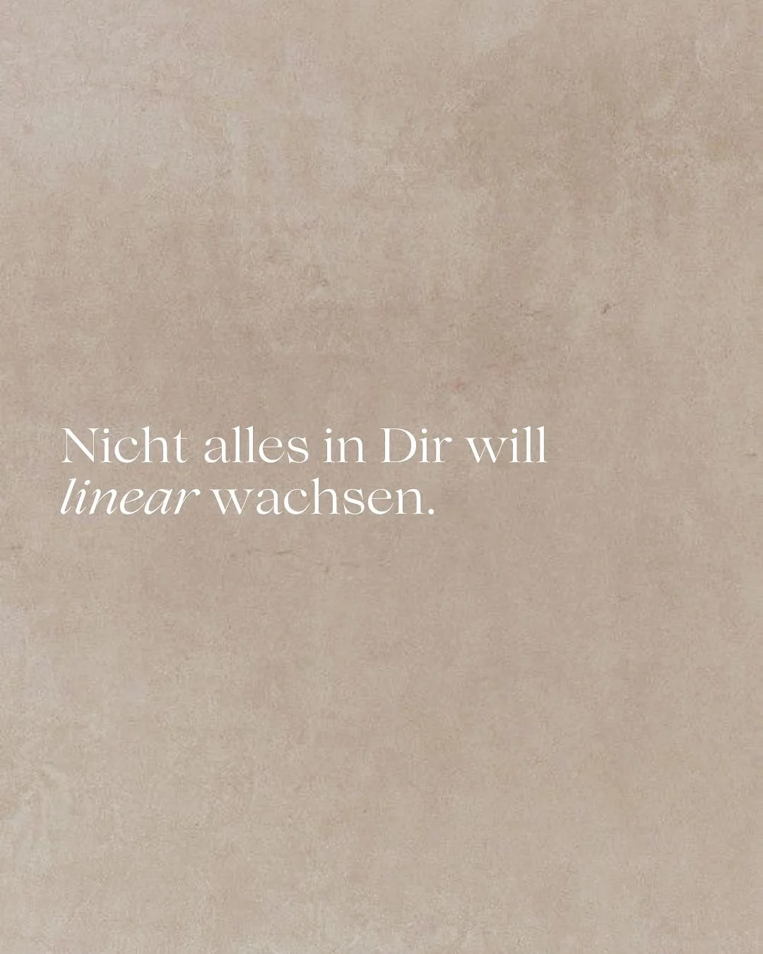 Du bist nicht immer gleich &ndash; und genau das ist Deine St&auml;rke.

Dein Zyklus ist nicht nur privat sp&uuml;rbar,
sondern wirkt in allem, was Du tust.

Wenn Du lernst, Deine inneren Jahreszeiten zu verstehen,
f&uuml;hrst Du Dich mit mehr Klarhe