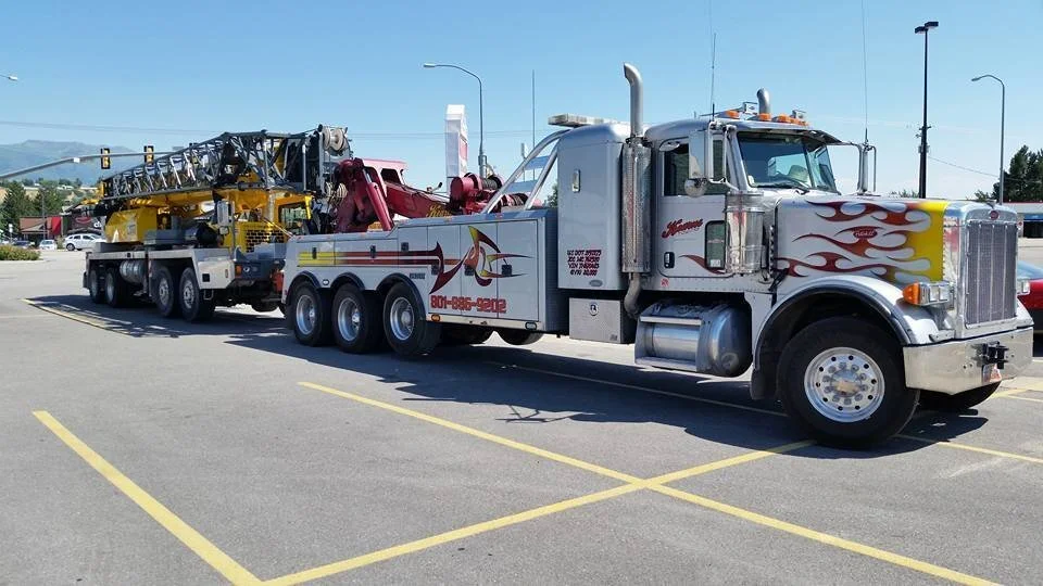 Stauffer's heavy-duty recovery truck assisting a commercial vehicle