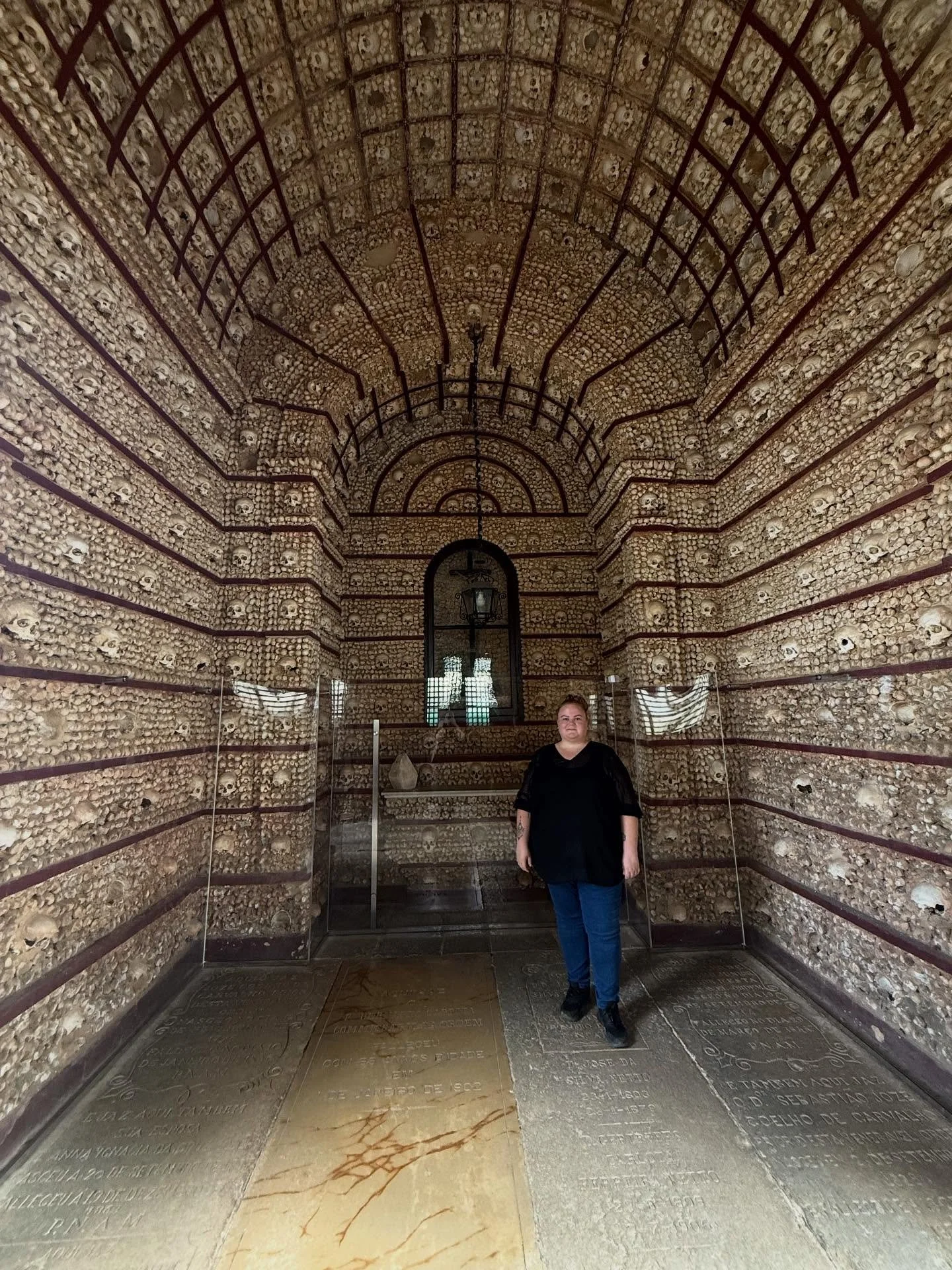 Yesterday at the chapel of bones 💀

#VanLife #vanlifeeurope #nomadelife #wildcamping #nomaddog #traveldog #portugal